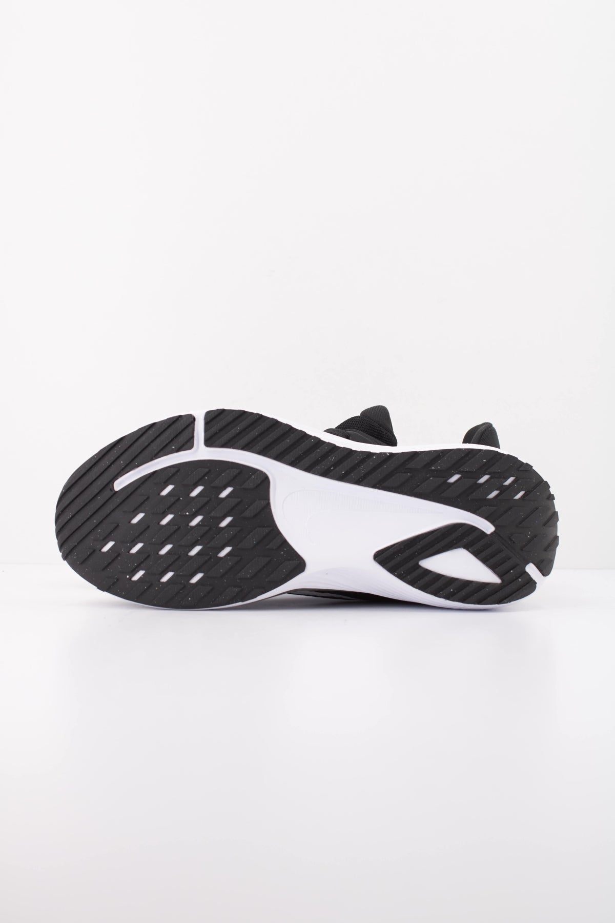 NIKE QUEST 7 IM6368 en color NEGRO (5)