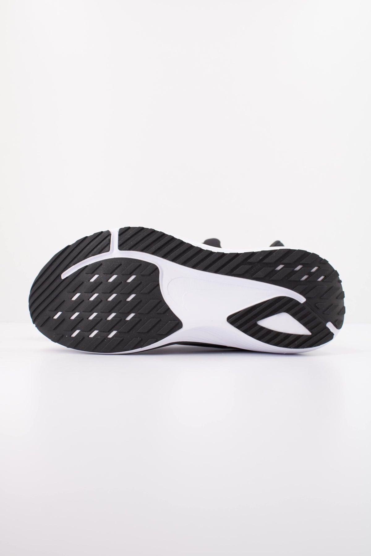 NIKE NIKE QUEST 7 en color NEGRO (5)