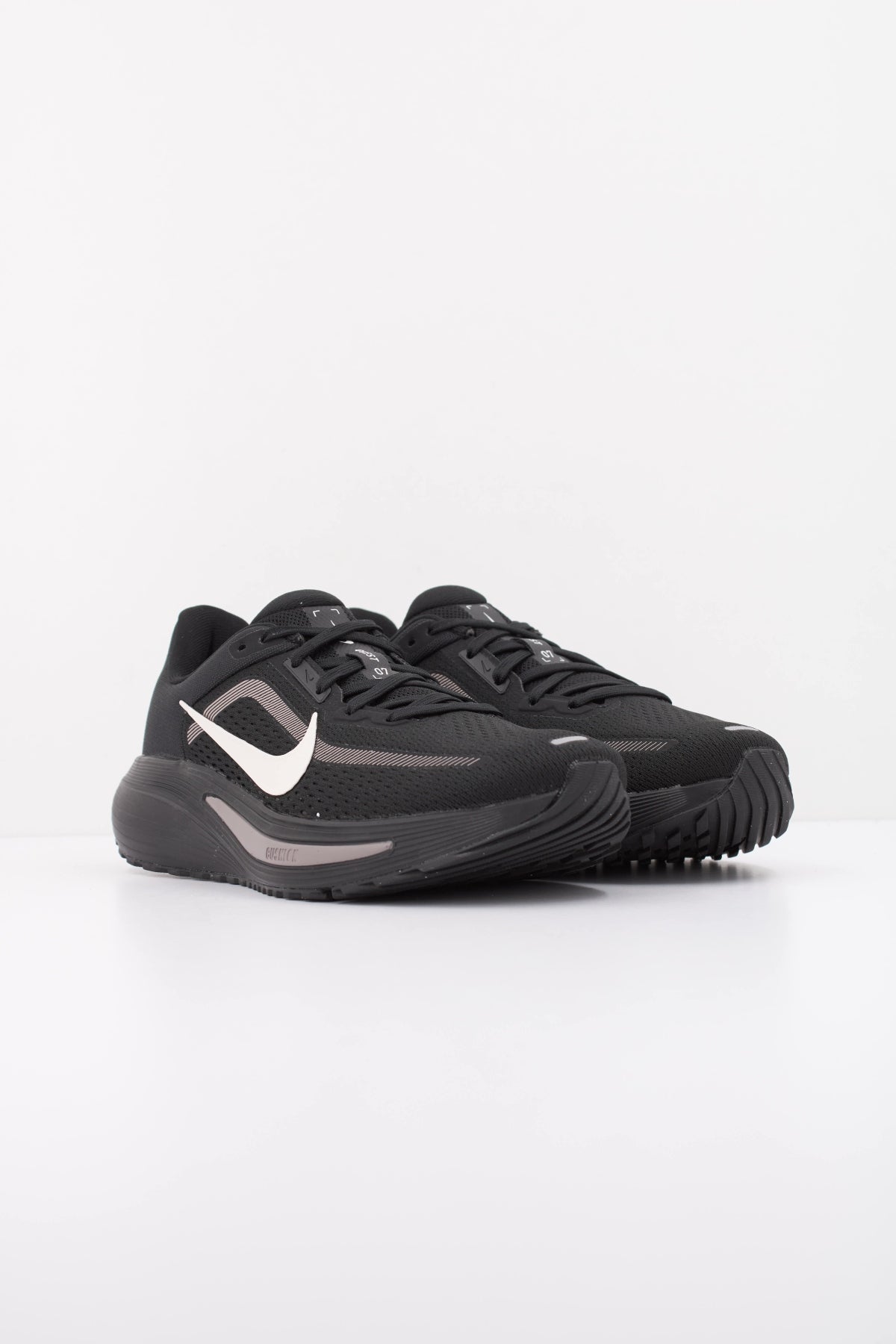 NIKE W NIKE QUEST 7 en color NEGRO (2)