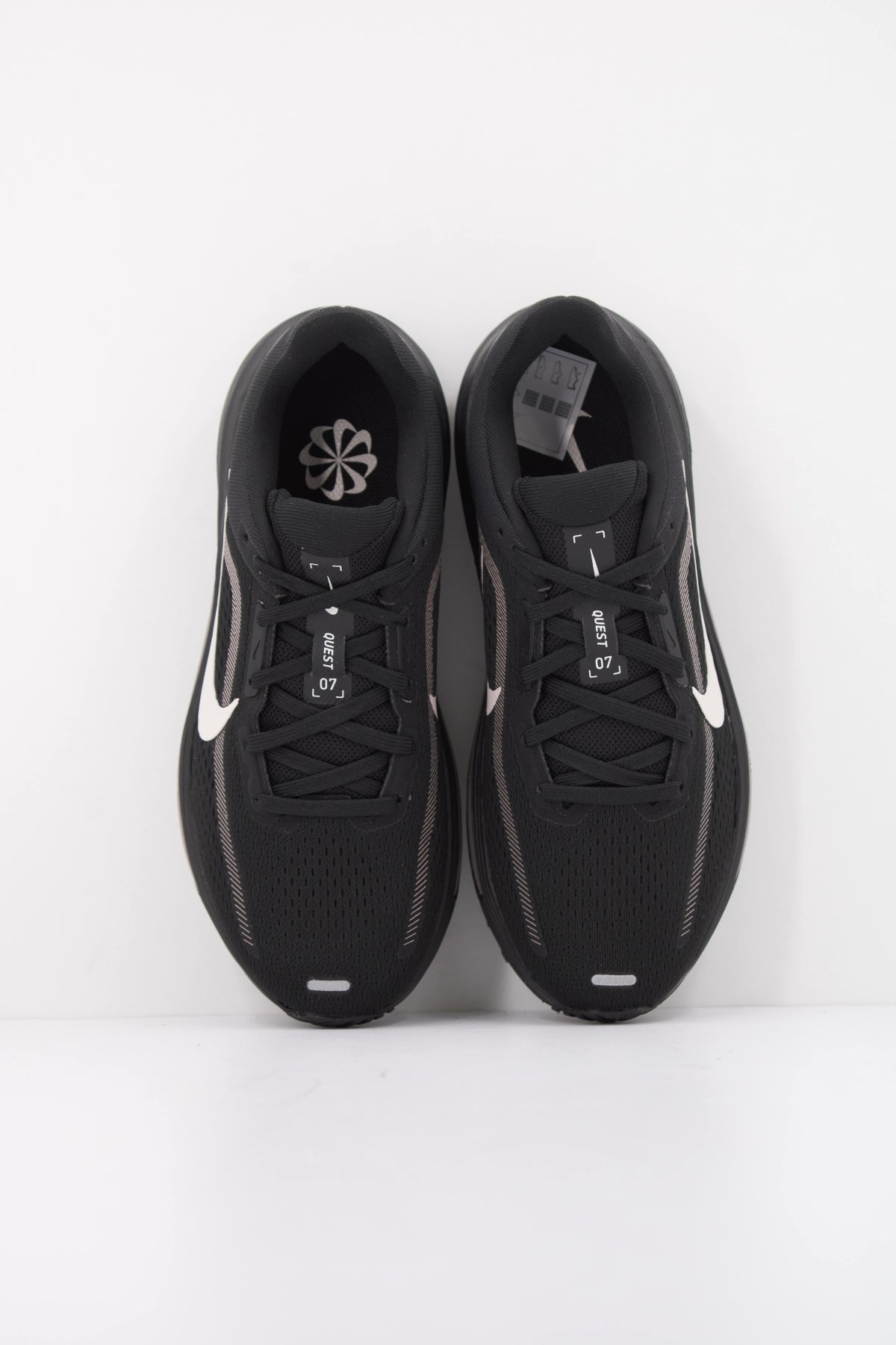 NIKE W NIKE QUEST 7 en color NEGRO (3)