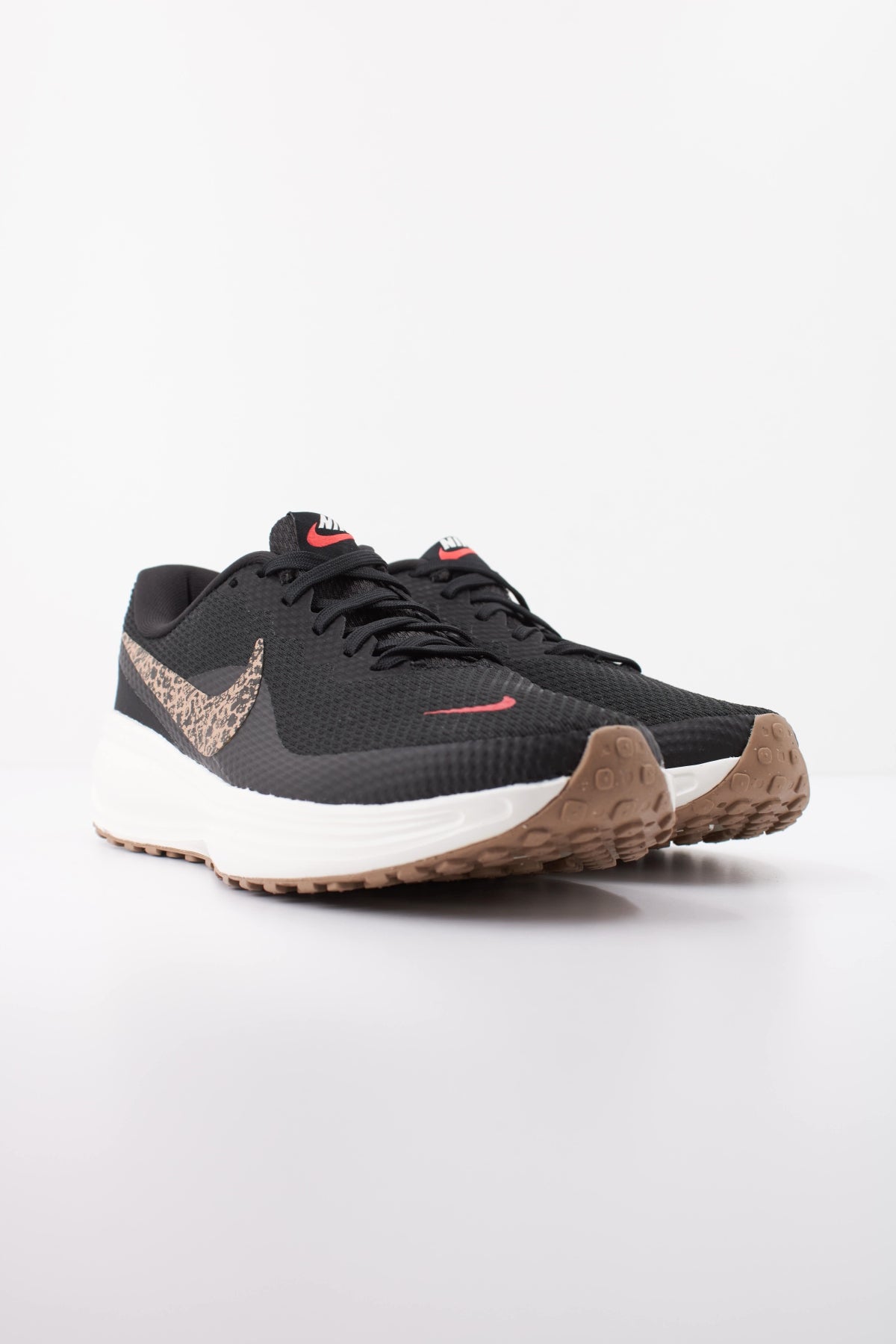 NIKE REVOLUTION 8 PRINT IR0208 en color NEGRO (2)