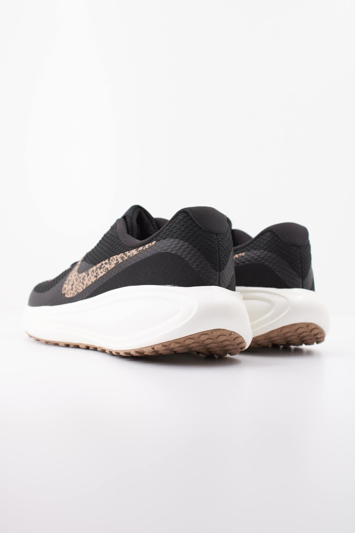 NIKE REVOLUTION 8 PRINT IR0208 en color NEGRO (4)