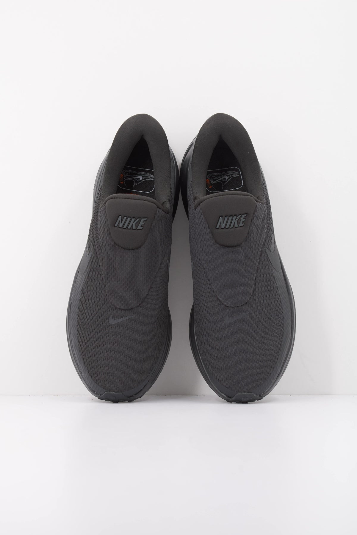 NIKE REVOLUTION 8 EASYON HQ2414-003 en color NEGRO (3)