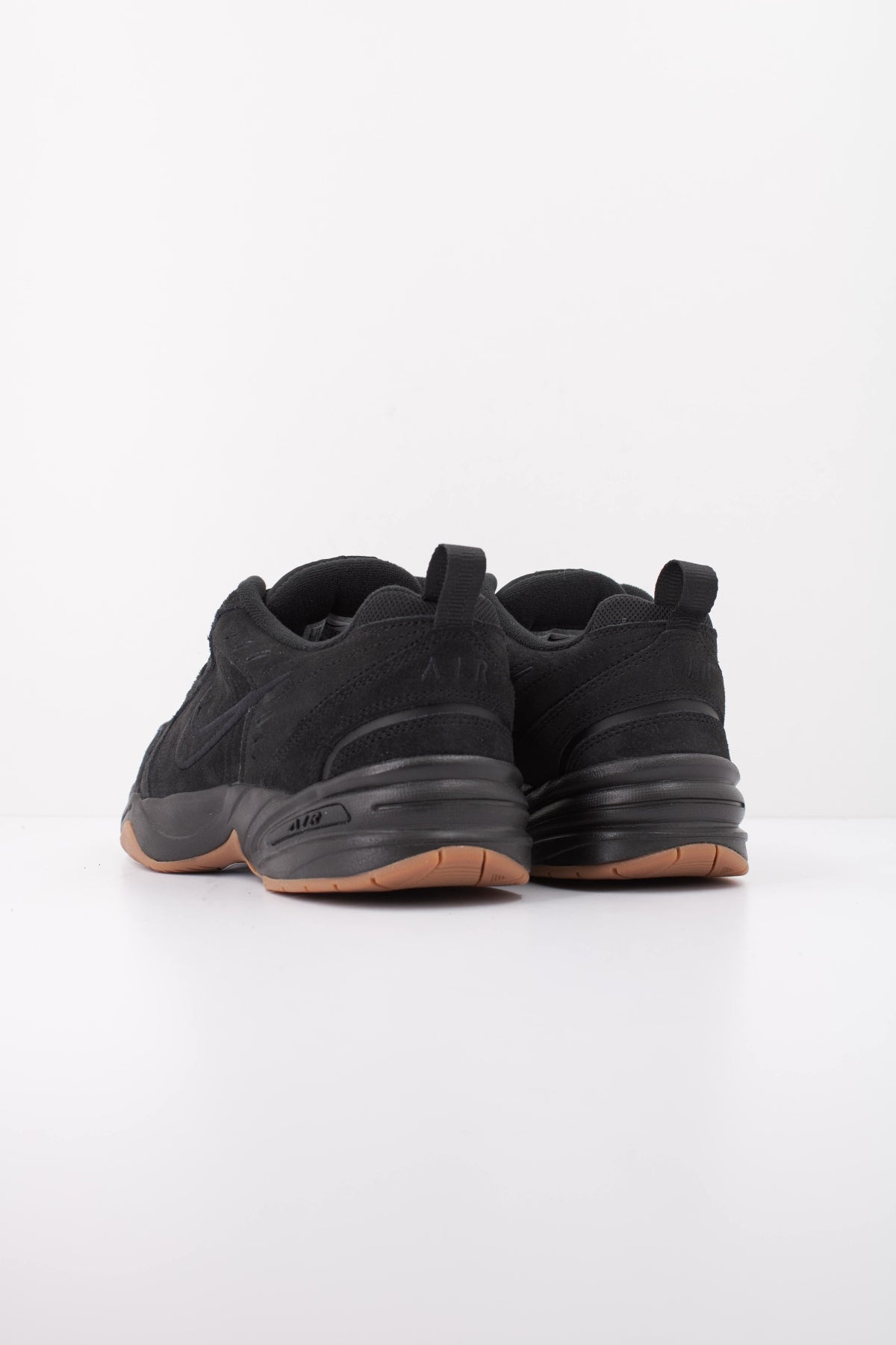 NIKE AIR MONARCH IV SE en color NEGRO (4)