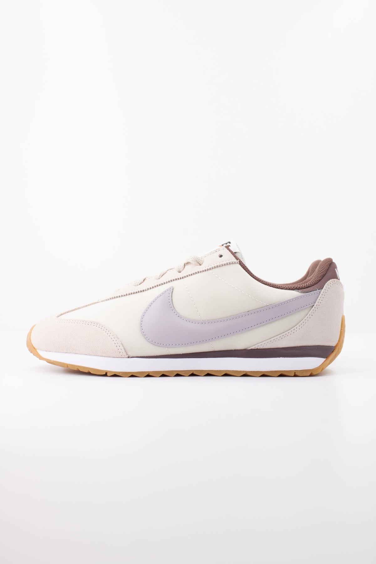 NIKE NIKE PACIFIC GS en color NUDE (1)