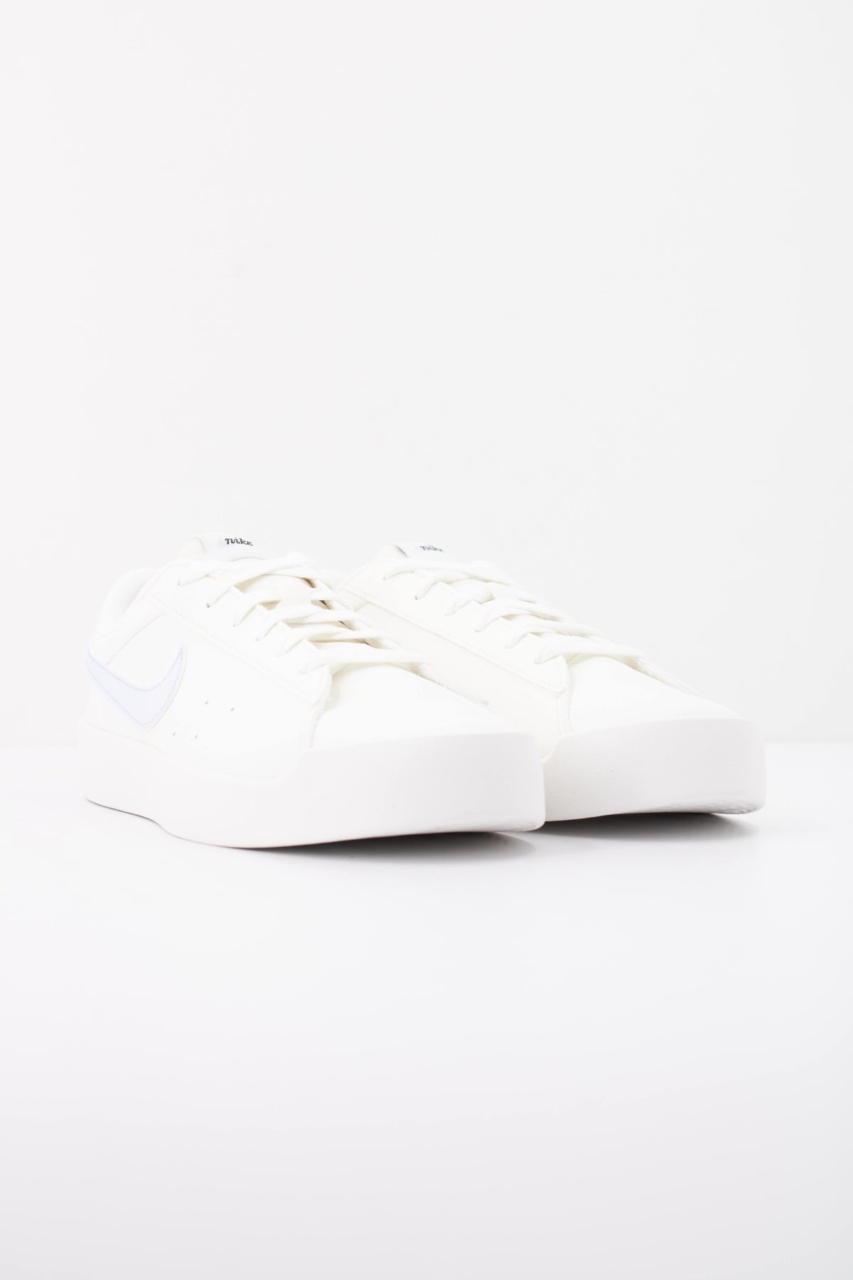 NIKE W NIKE COURT HERITAGE SL en color BLANCO (2)