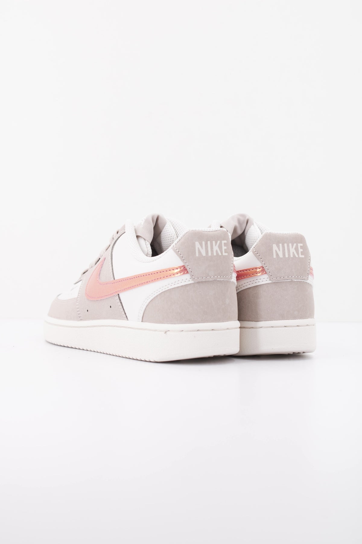 NIKE COURT VISION LOW LX IU7630-200 en color BEIS (4)