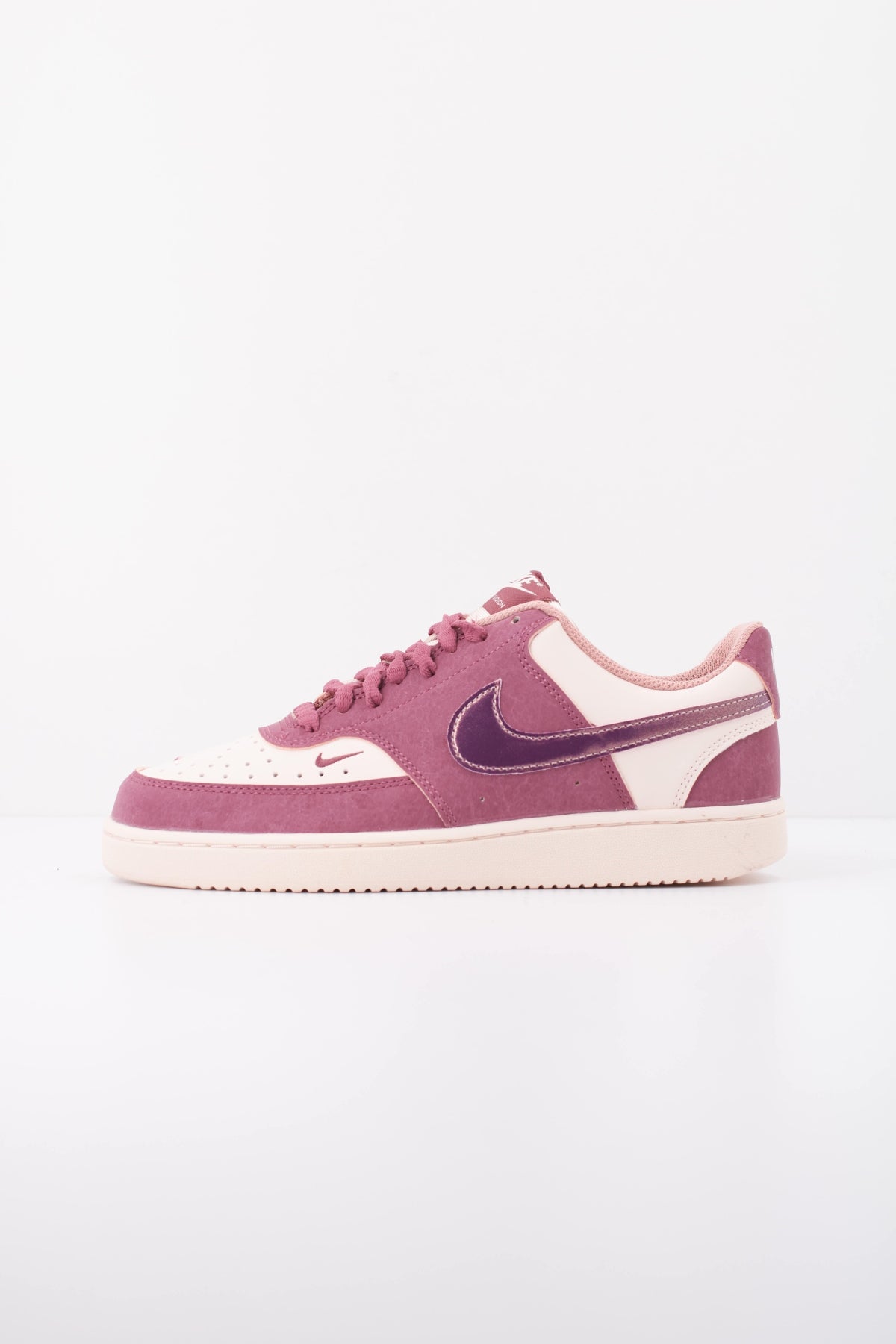 NIKE W NIKE COURT VISION LO LX en color BURDEOS (1)