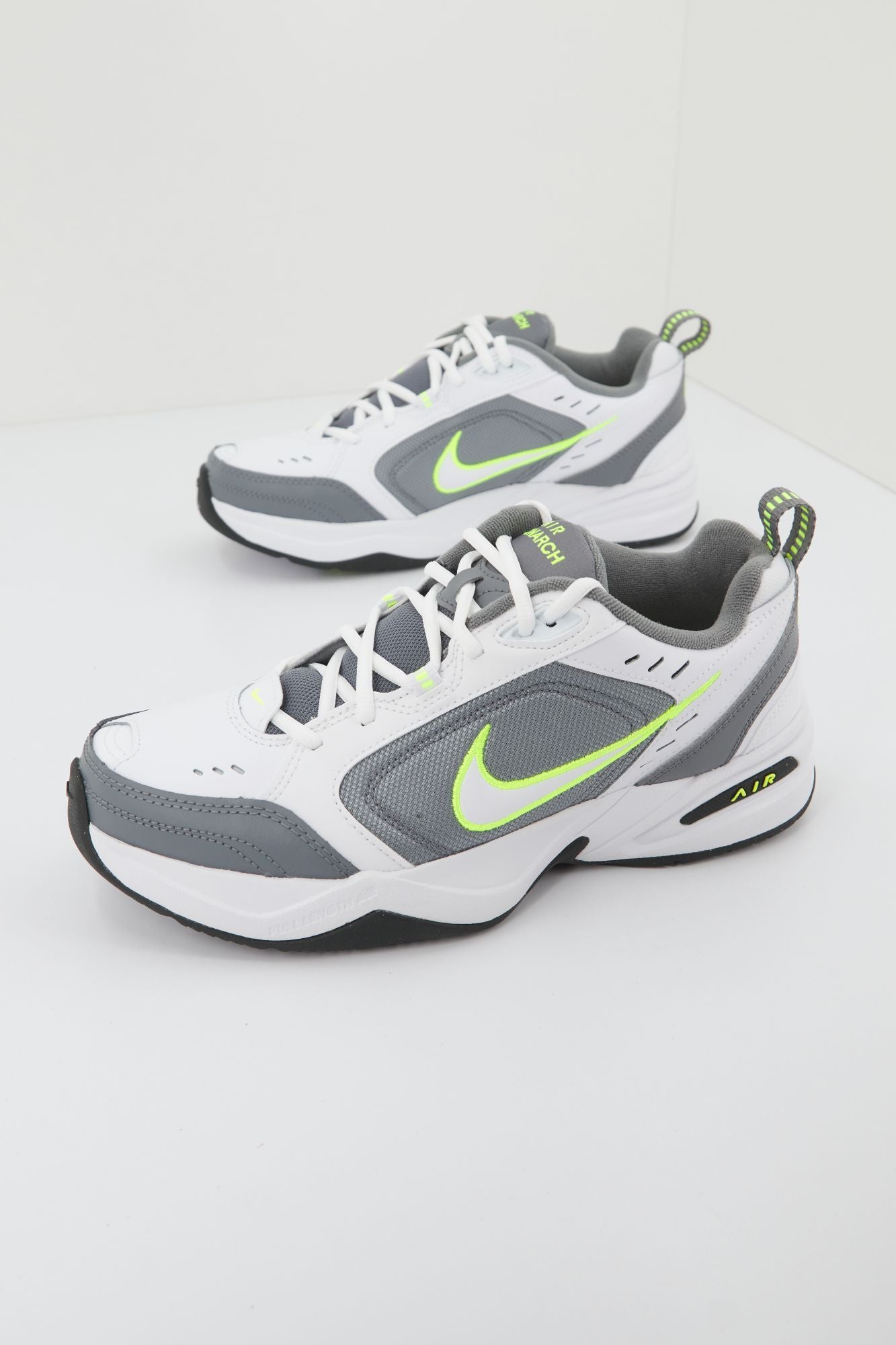 NIKE NIKE AIR MONARCH en color BLANCO (1)