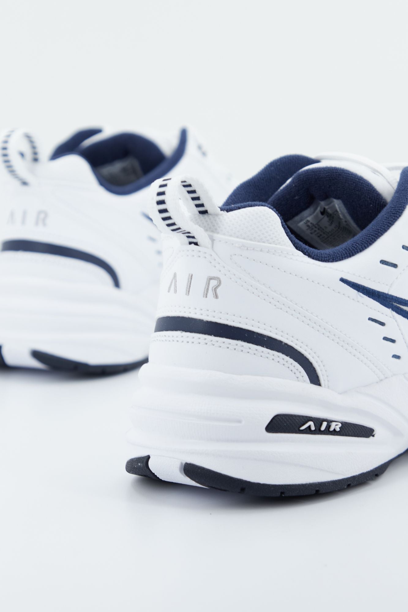 NIKE NIKE AIR MONARCH en color BLANCO (4)