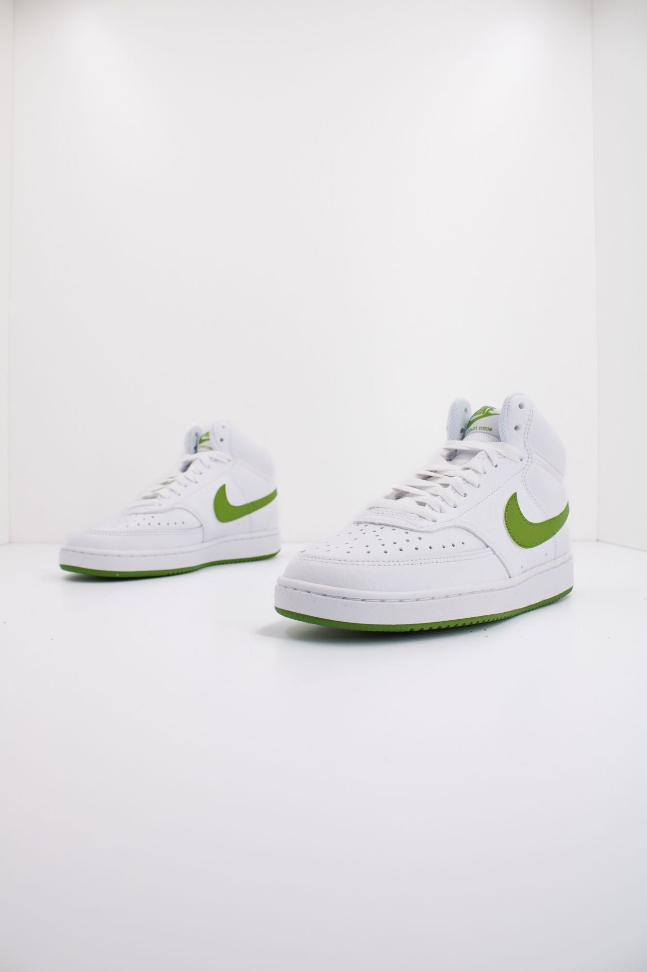 NIKE  COURT VISION MID en color BLANCO (2)