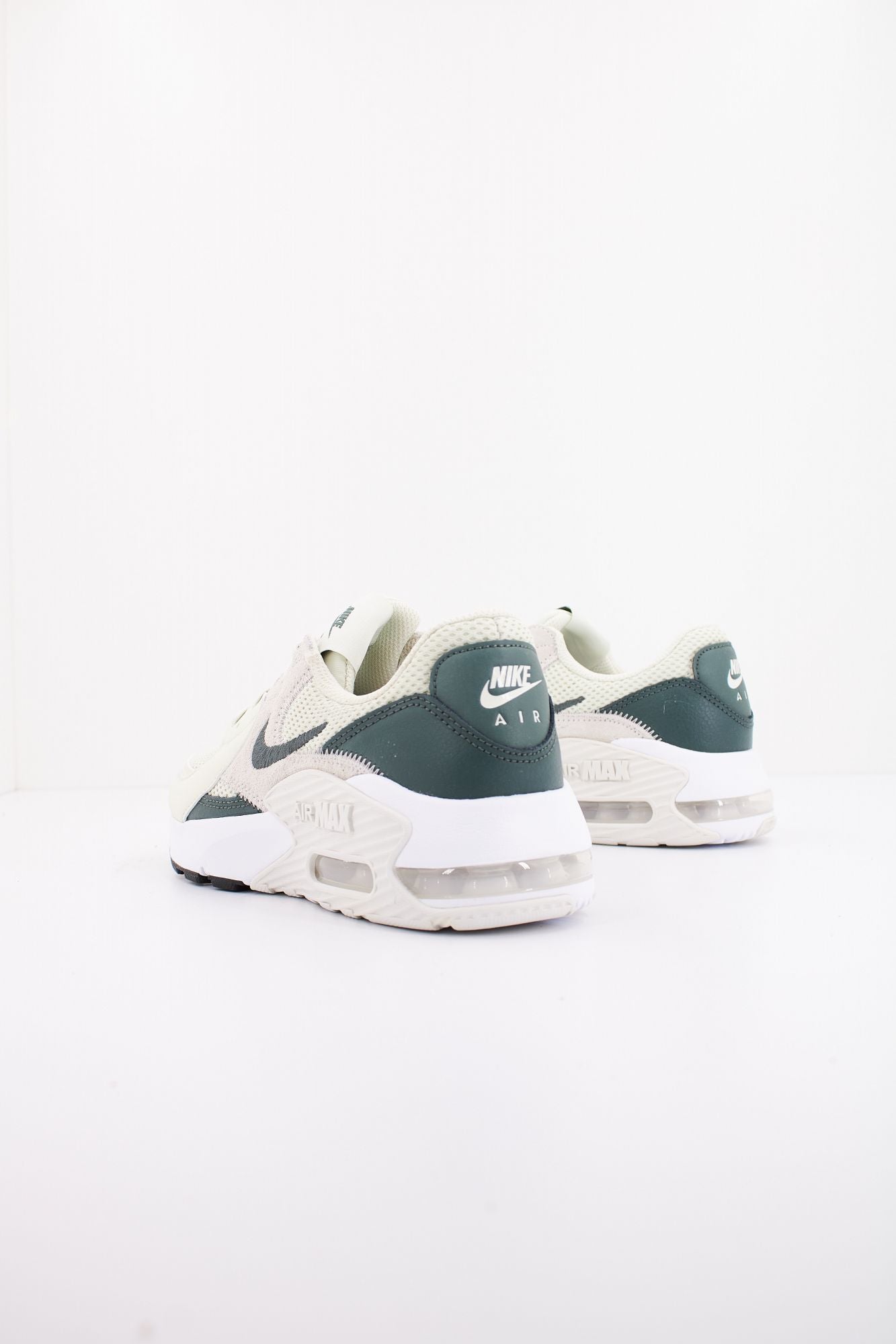 NIKE MAX EXCEEE en color VERDE (3)
