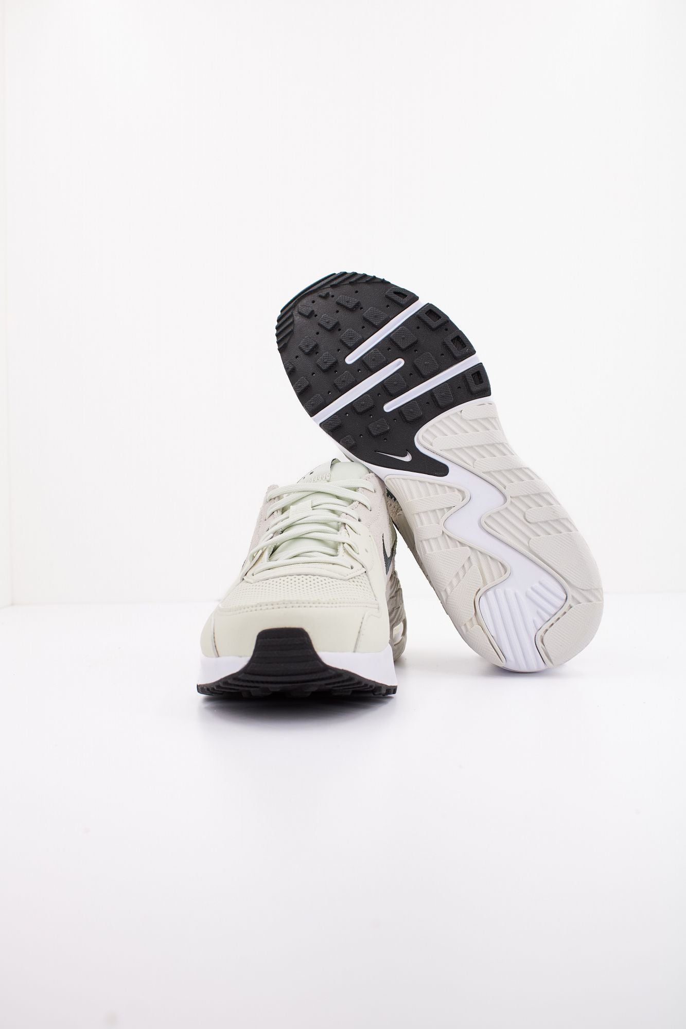 NIKE MAX EXCEEE en color VERDE (4)