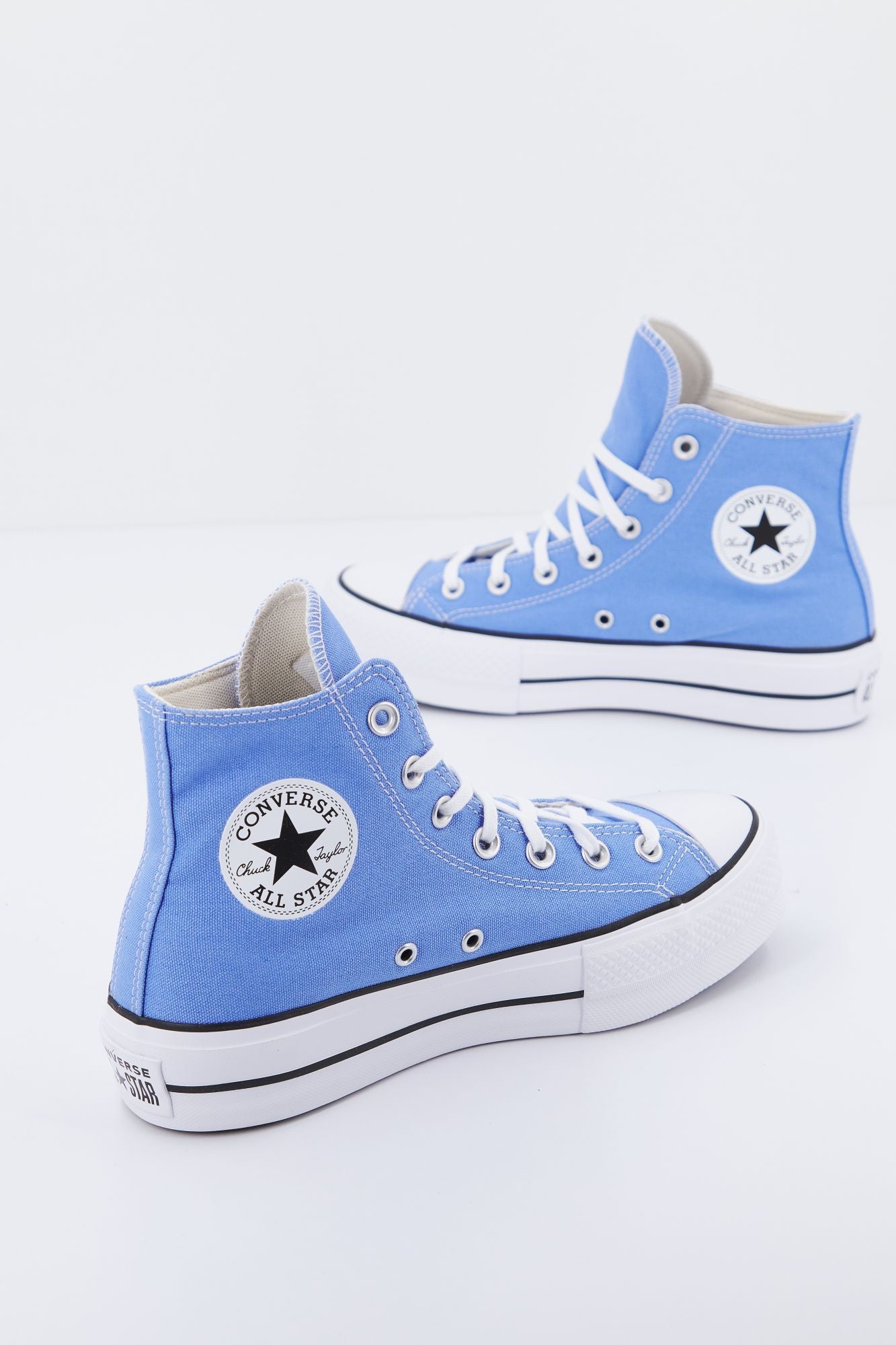 CONVERSE CHUCK TAYLOR ALL STAR LIFT en color AZUL (1)