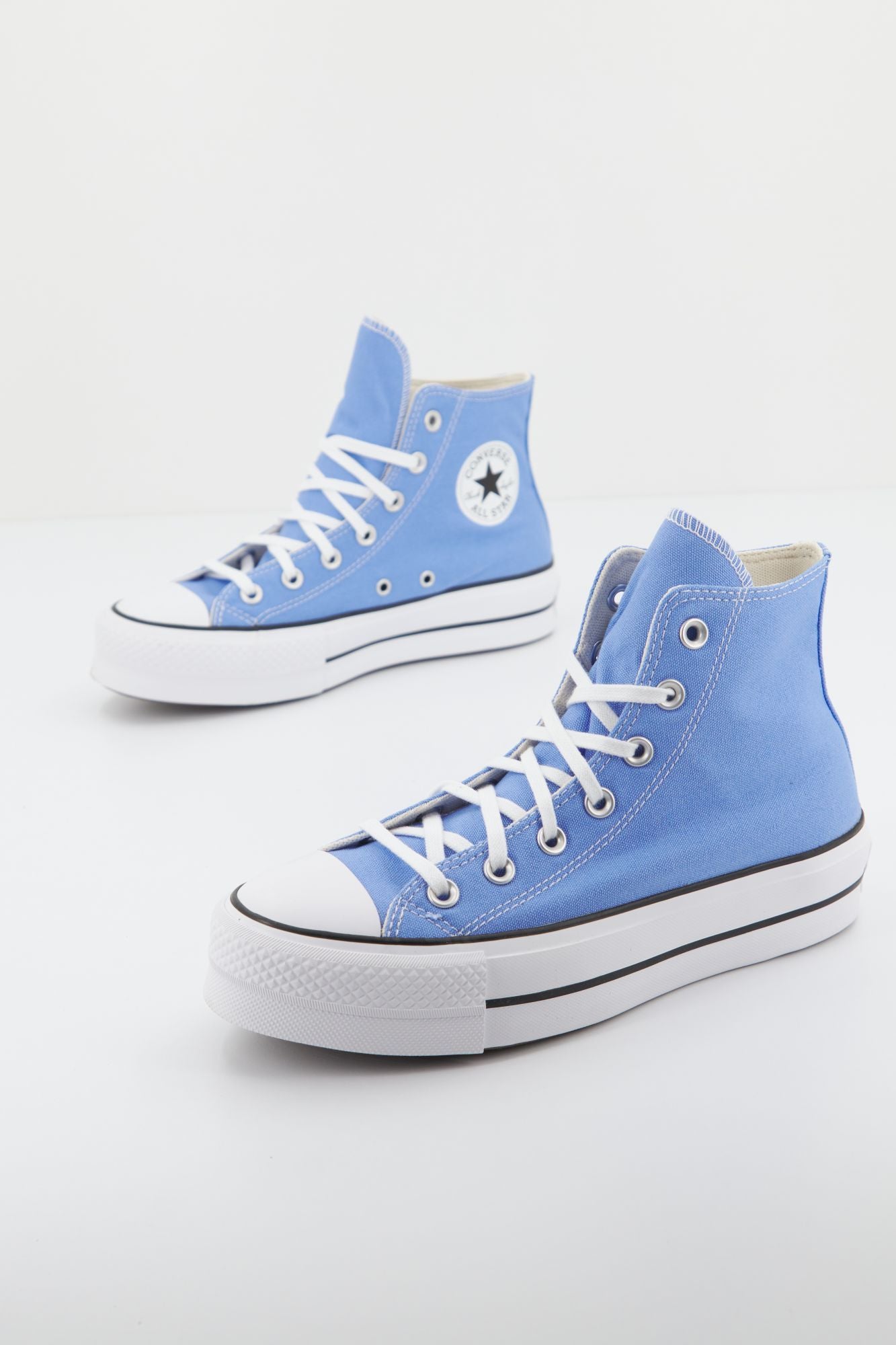 CONVERSE CHUCK TAYLOR ALL STAR LIFT en color AZUL (2)