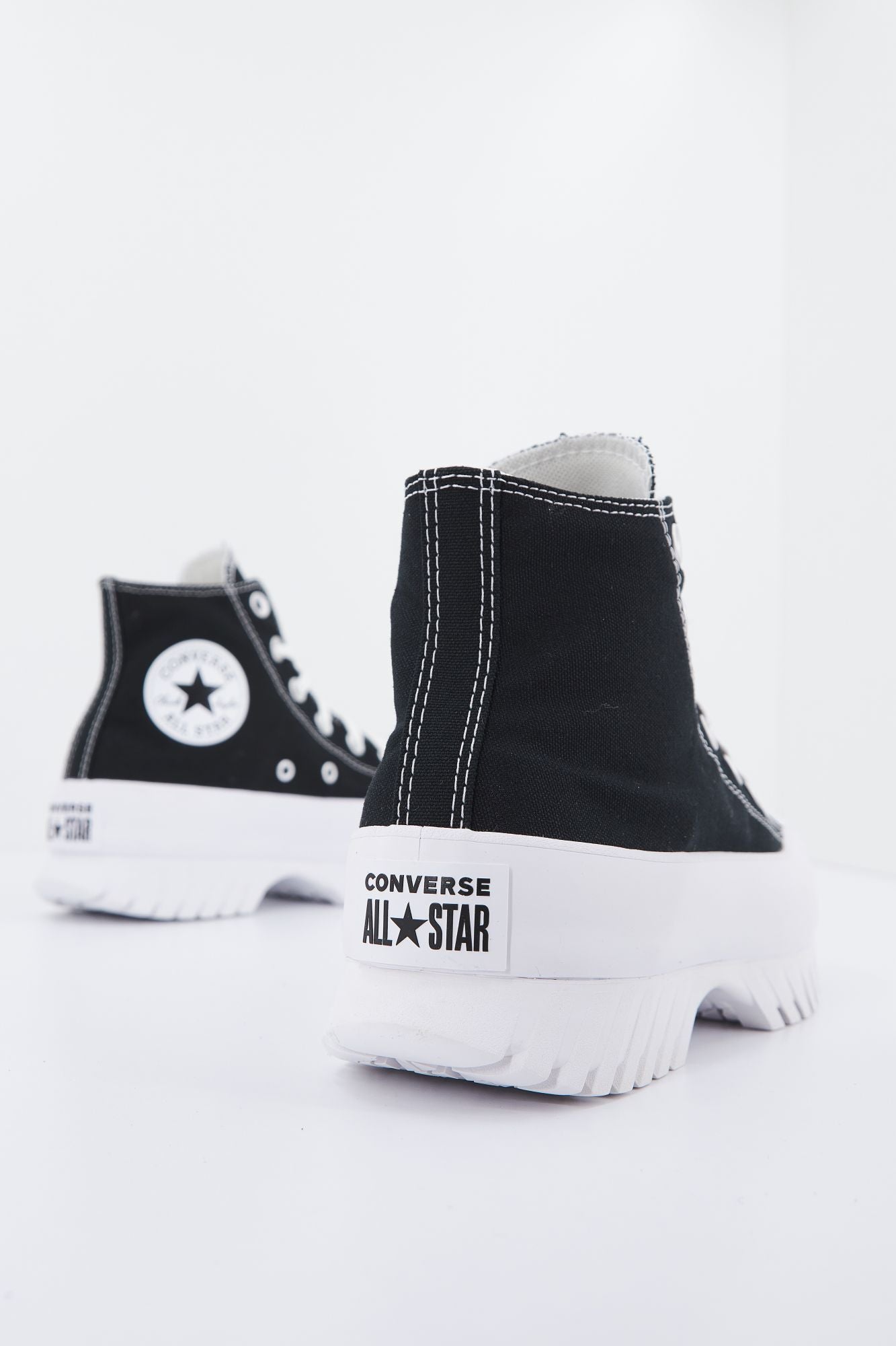 CONVERSE CHUCK TAYLOR ALL STAR LUGGED 2.0 en color NEGRO (3)