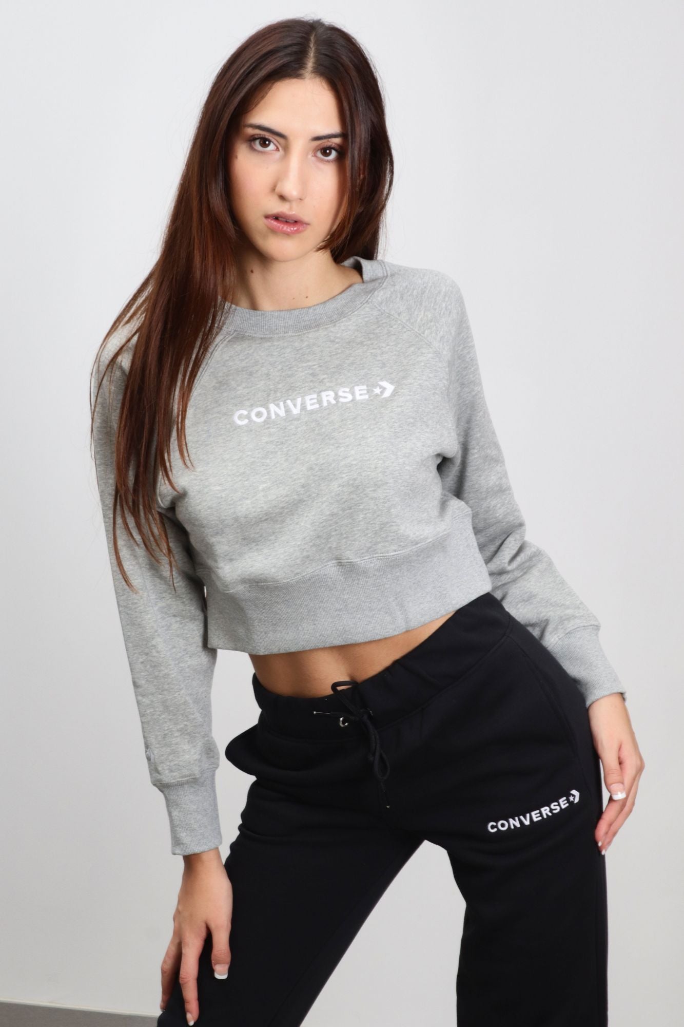 CONVERSE STRIP WORDMARK CREW en color GRIS (1)