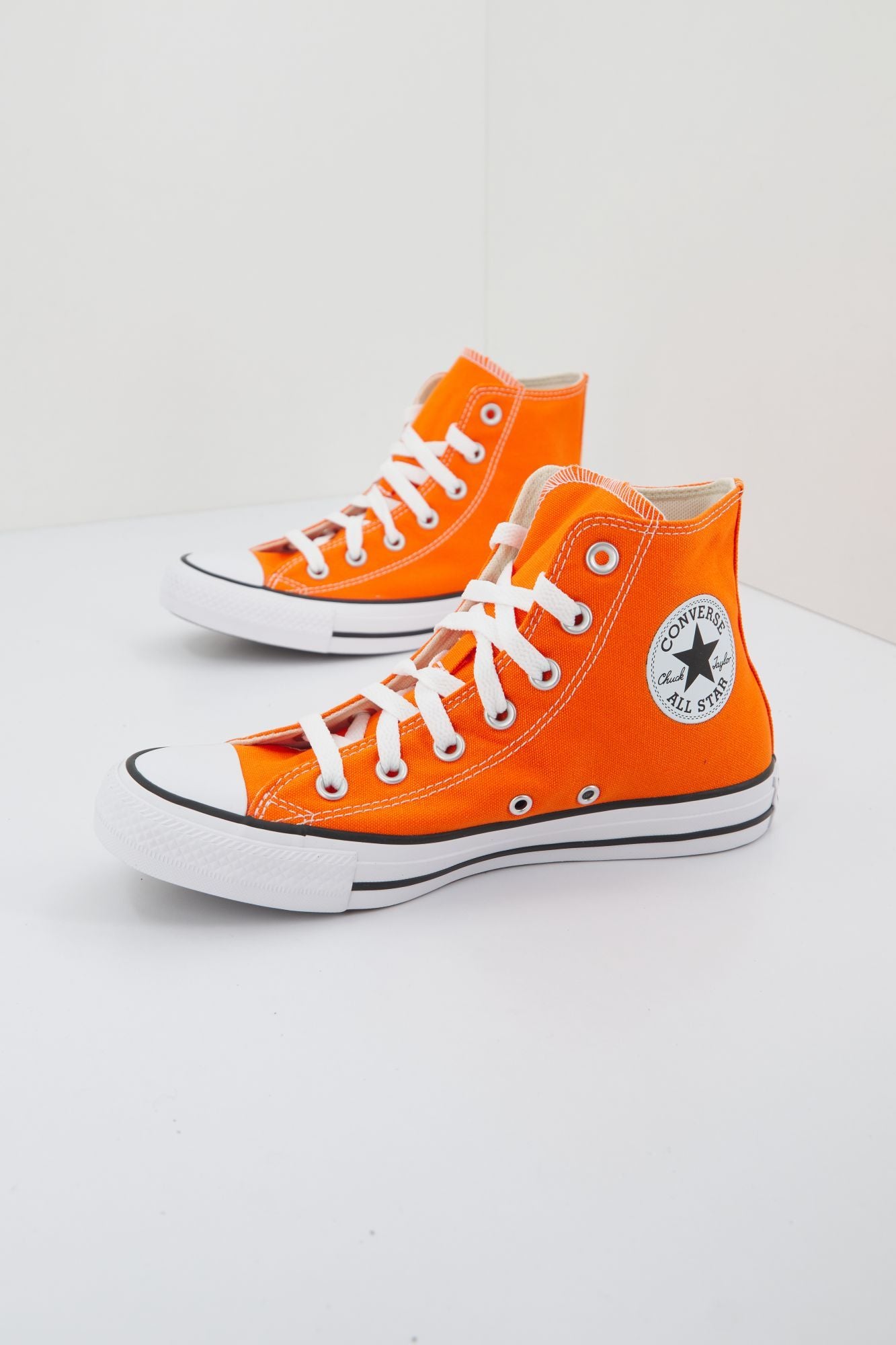CONVERSE CHUCK TAYLOR ALL STAR HI en color NARANJA (1)
