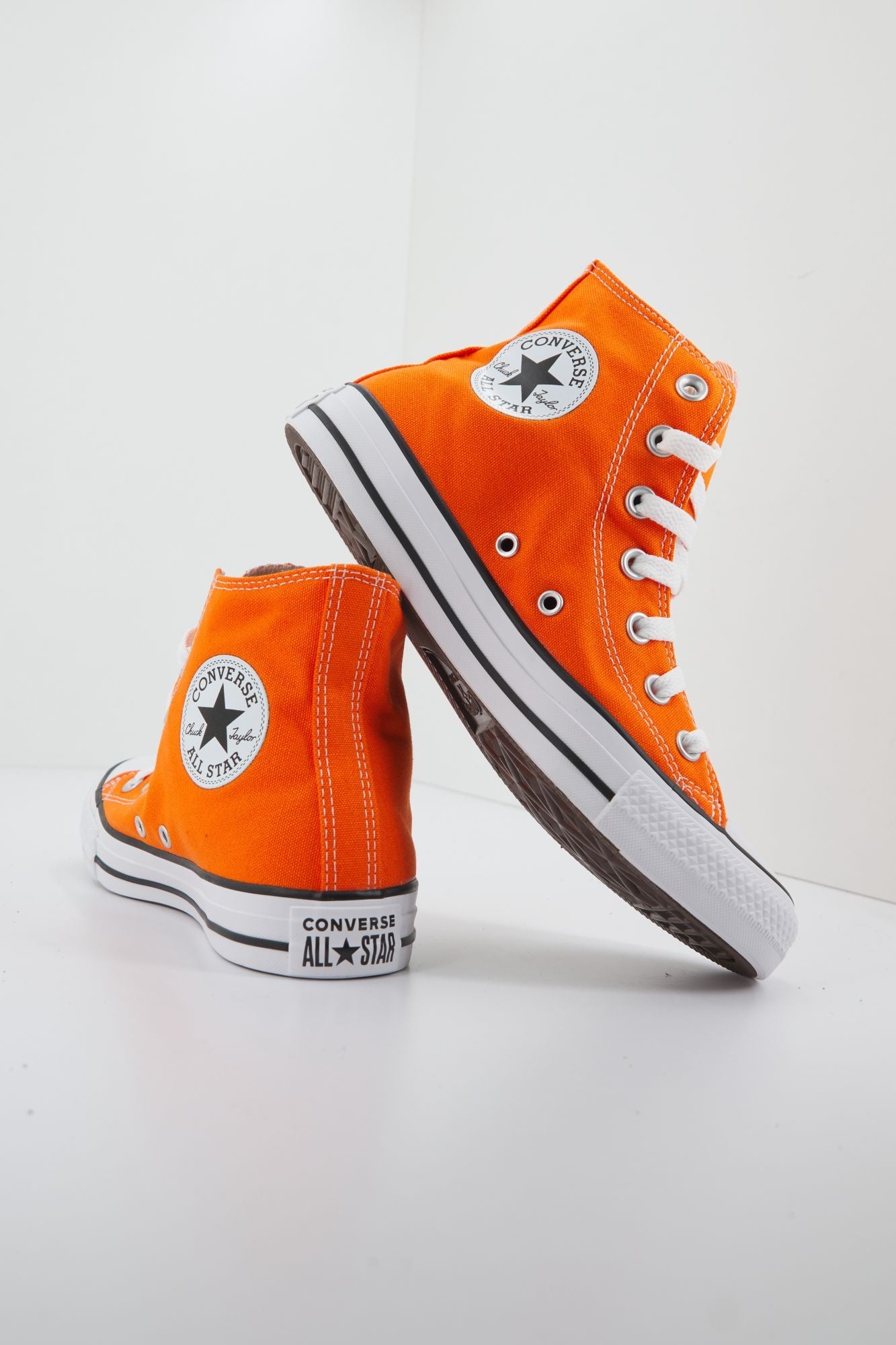 CONVERSE CHUCK TAYLOR ALL STAR HI en color NARANJA (3)