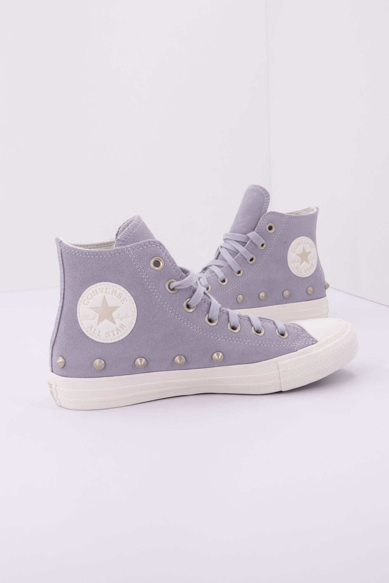 CONVERSE CHUCK TAYLOR ALL STAR SUEDE STUDS en color GRIS (2)