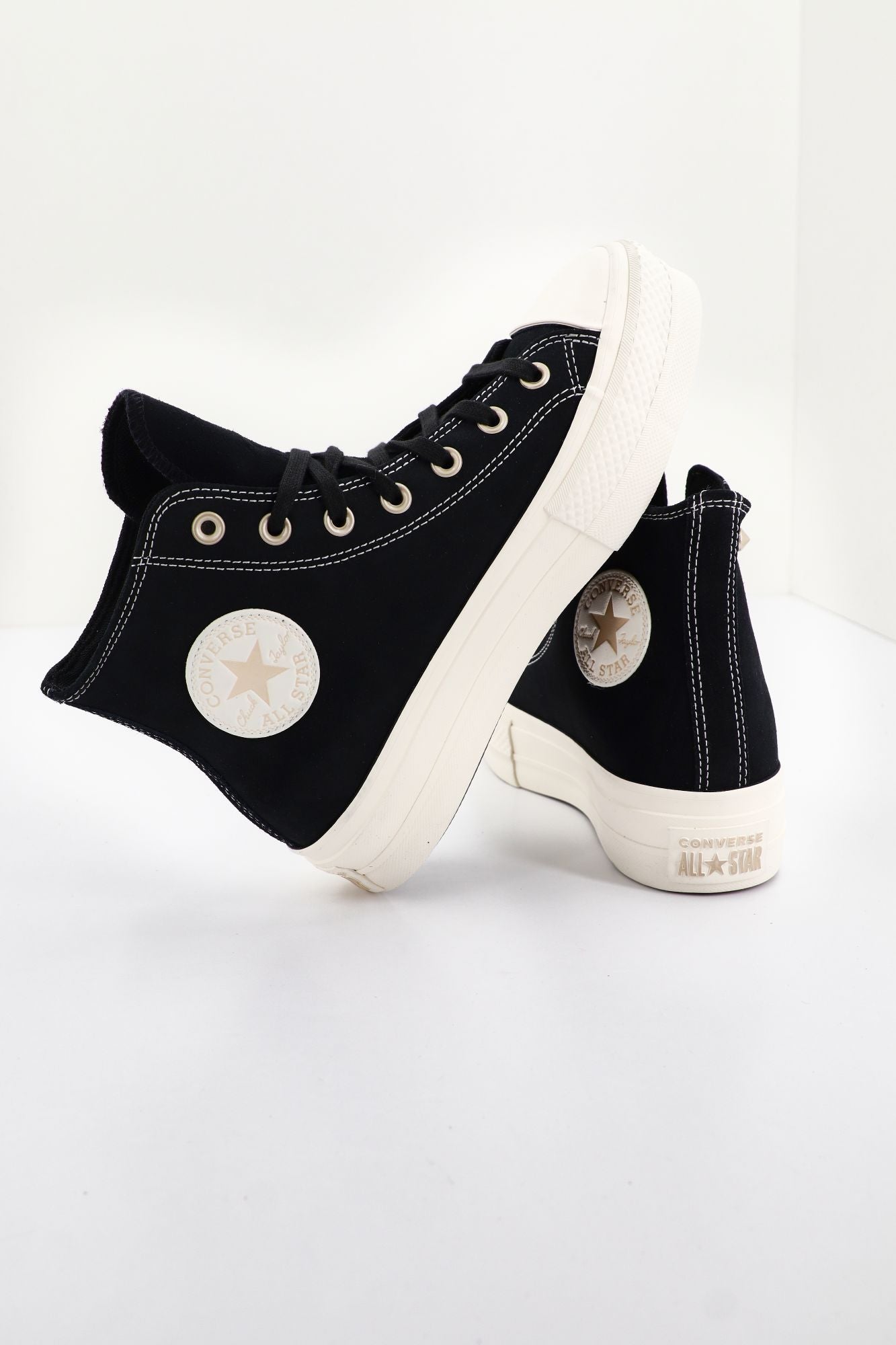 CONVERSE CHUCK TAYLOR ALL STAR LIFT PLATFORM SUEDE STUDS en color NEGRO (2)