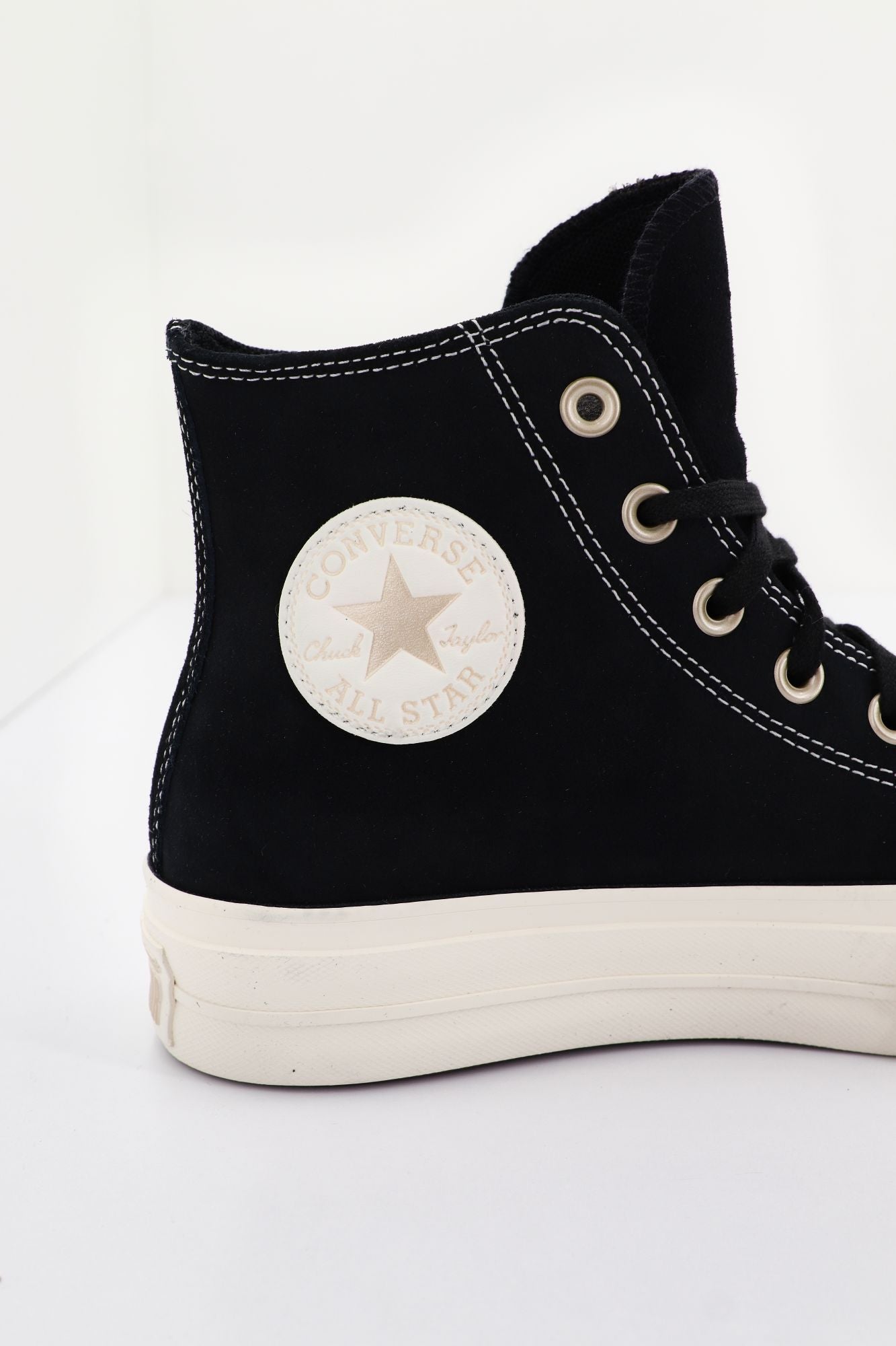 CONVERSE CHUCK TAYLOR ALL STAR LIFT PLATFORM SUEDE STUDS en color NEGRO (3)