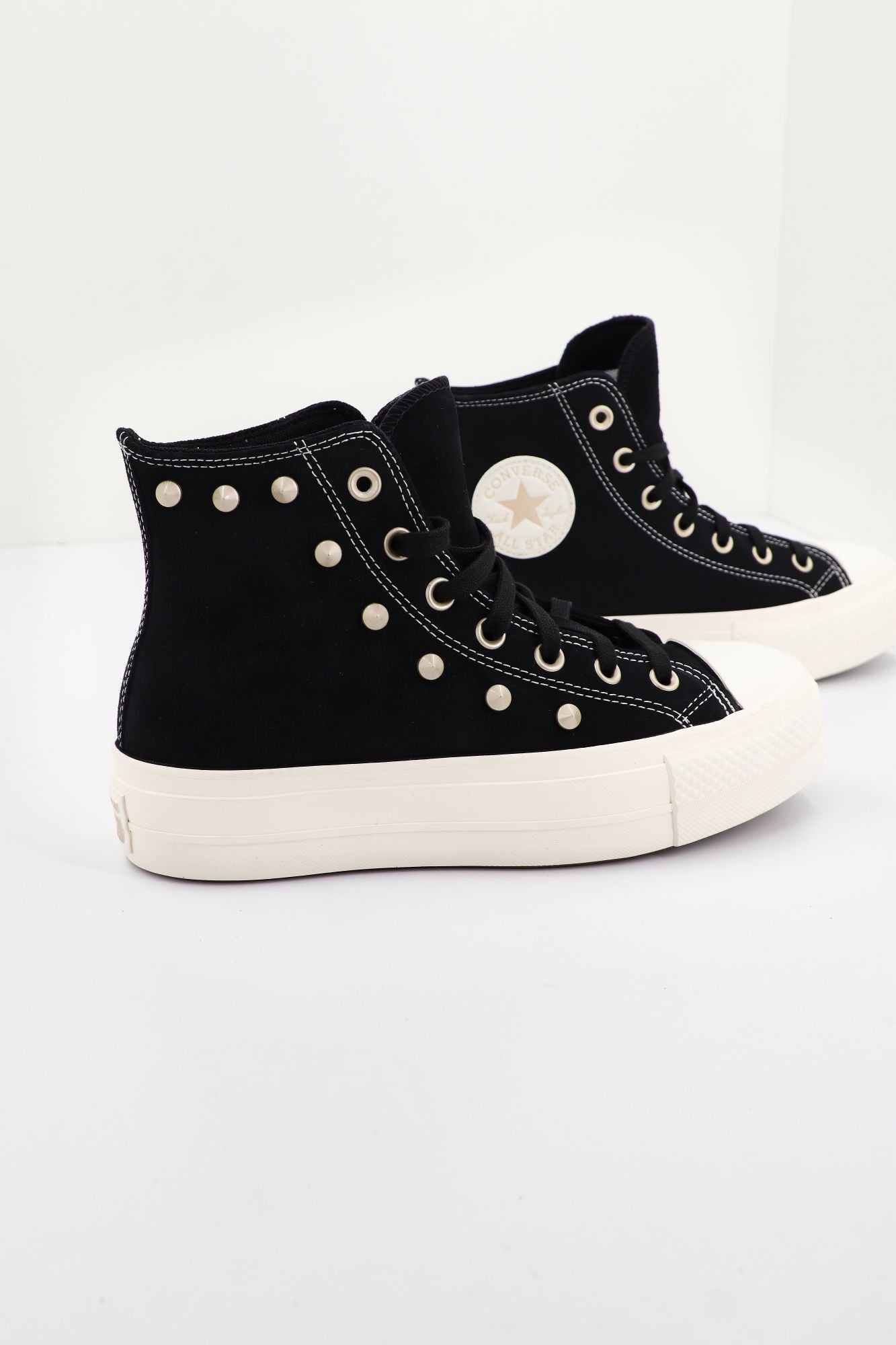CONVERSE CHUCK TAYLOR ALL STAR LIFT PLATFORM SUEDE STUDS en color NEGRO (4)