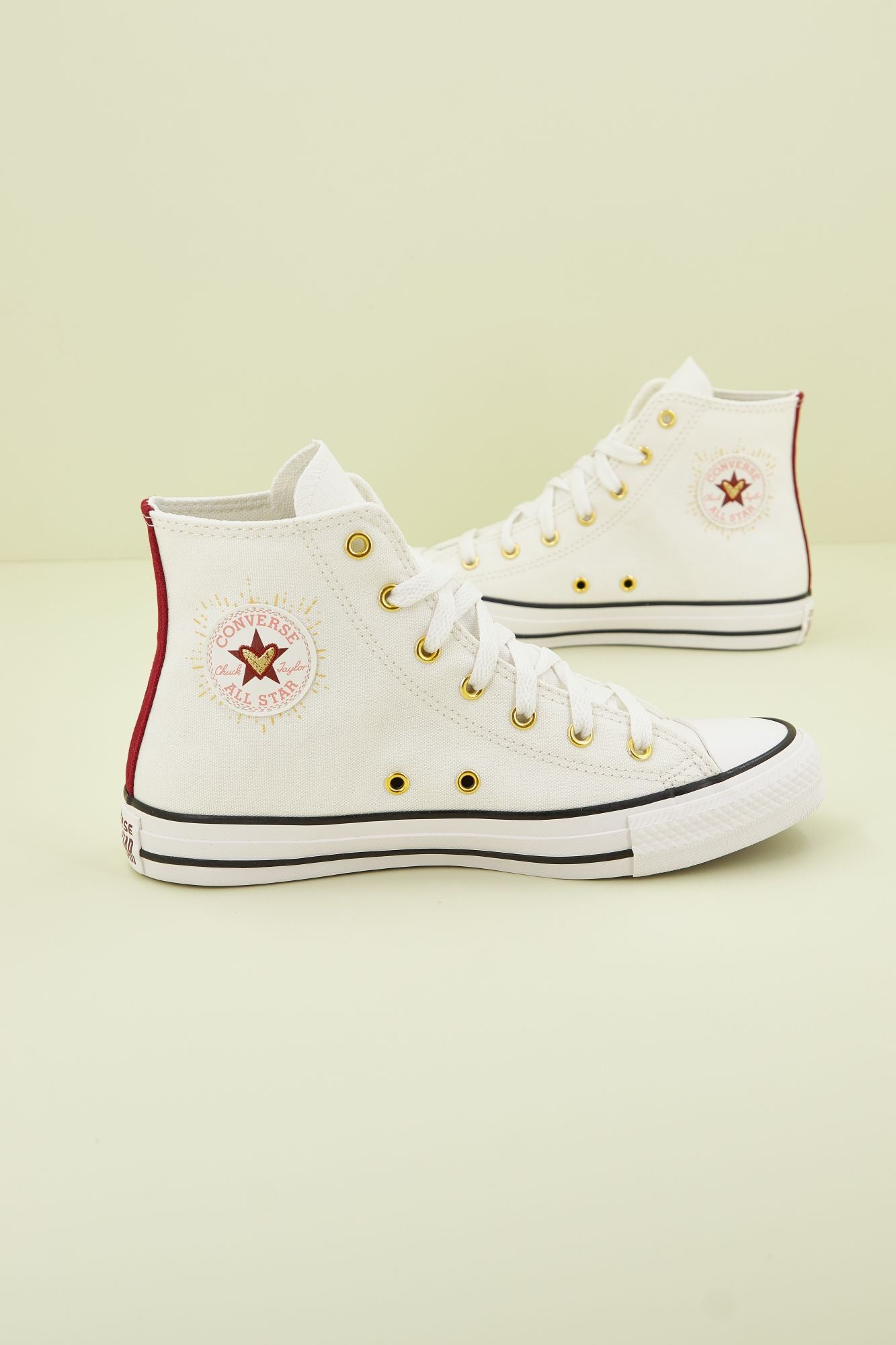 CONVERSE CHUCK TAYLOR ALL STAR HEARTS en color BLANCO (1)