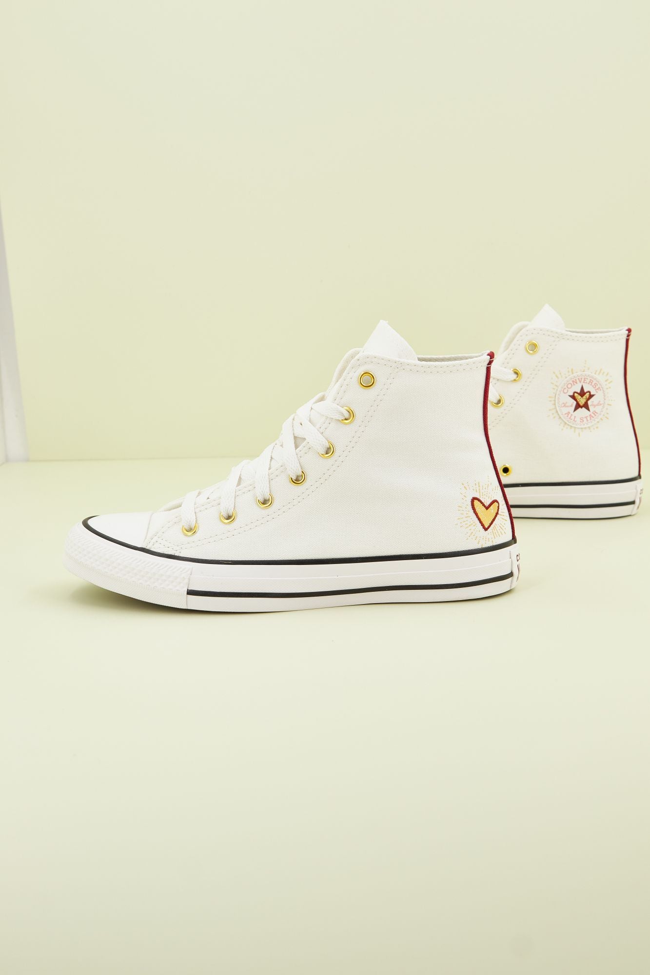 CONVERSE CHUCK TAYLOR ALL STAR HEARTS en color BLANCO (2)