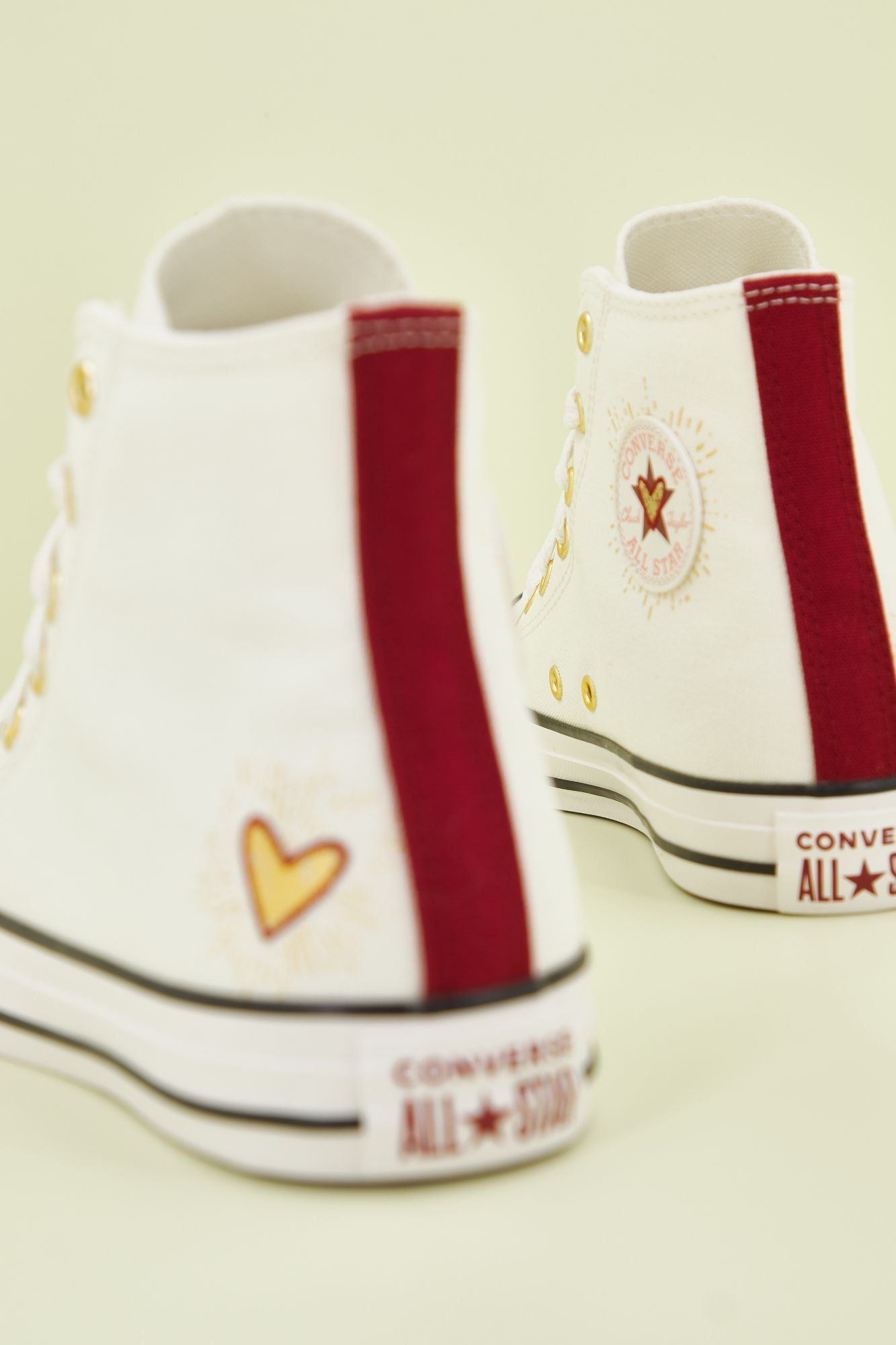 CONVERSE CHUCK TAYLOR ALL STAR HEARTS en color BLANCO (4)