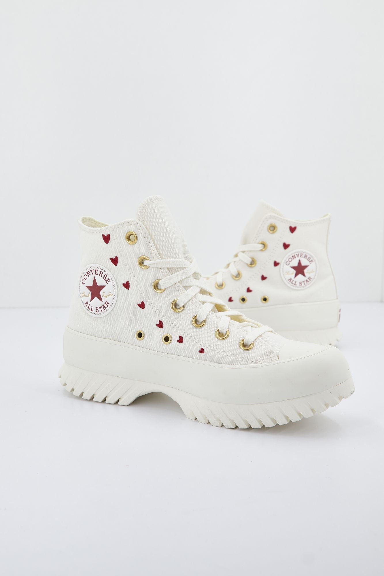 CONVERSE CHUCK TAYLOR ALL STAR  LUGGED 2.0 PLATFORM HEARTS en color BLANCO (1)