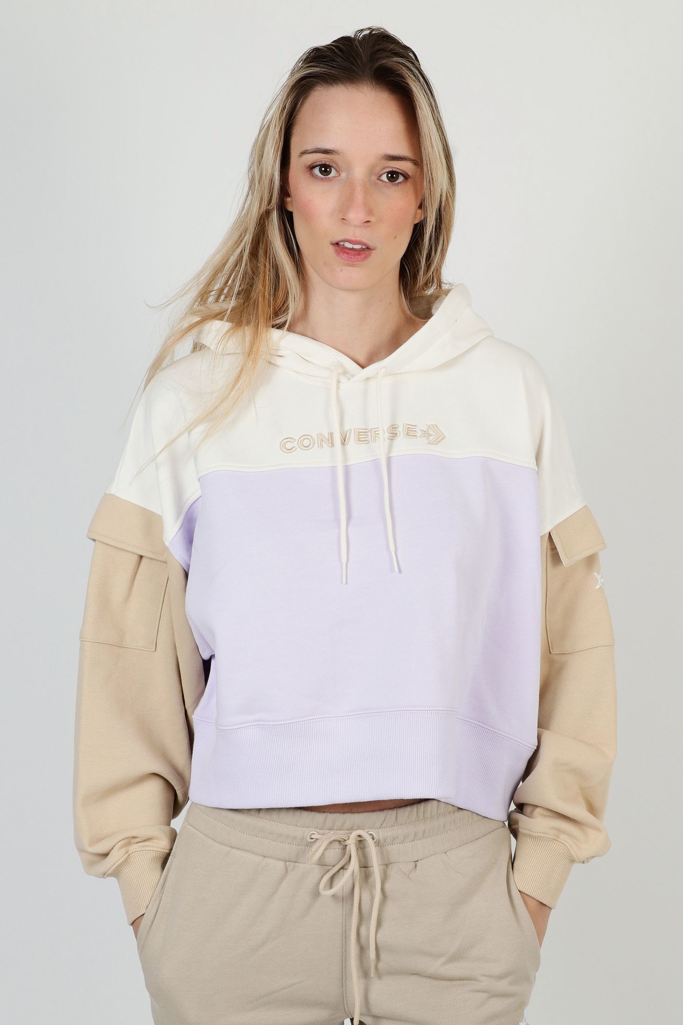 CONVERSE FASHION CROP HOODIE en color VIOLETA (1)
