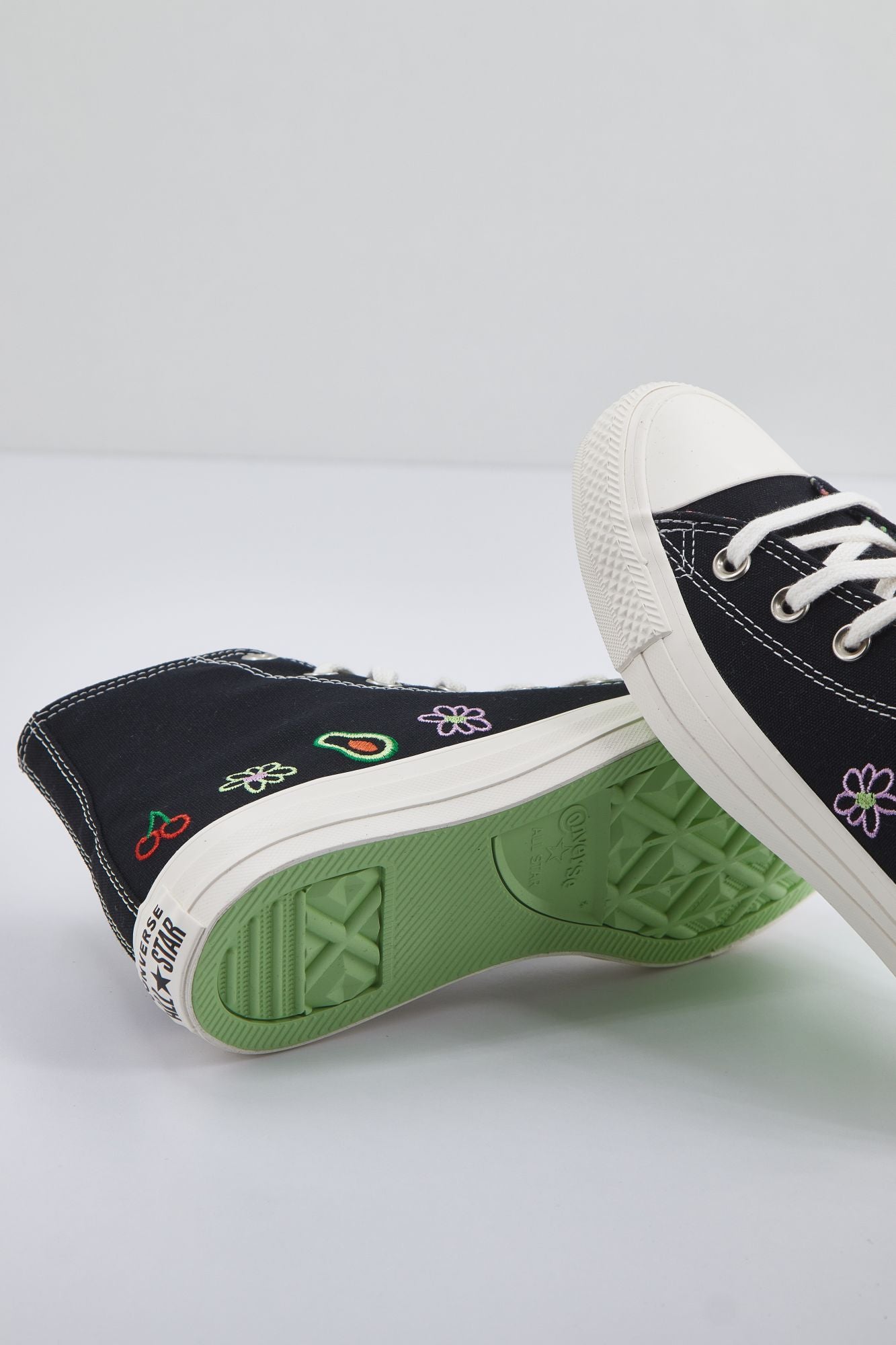 CONVERSE CHUCK TAYLOR ALL STAR HI en color NEGRO (3)