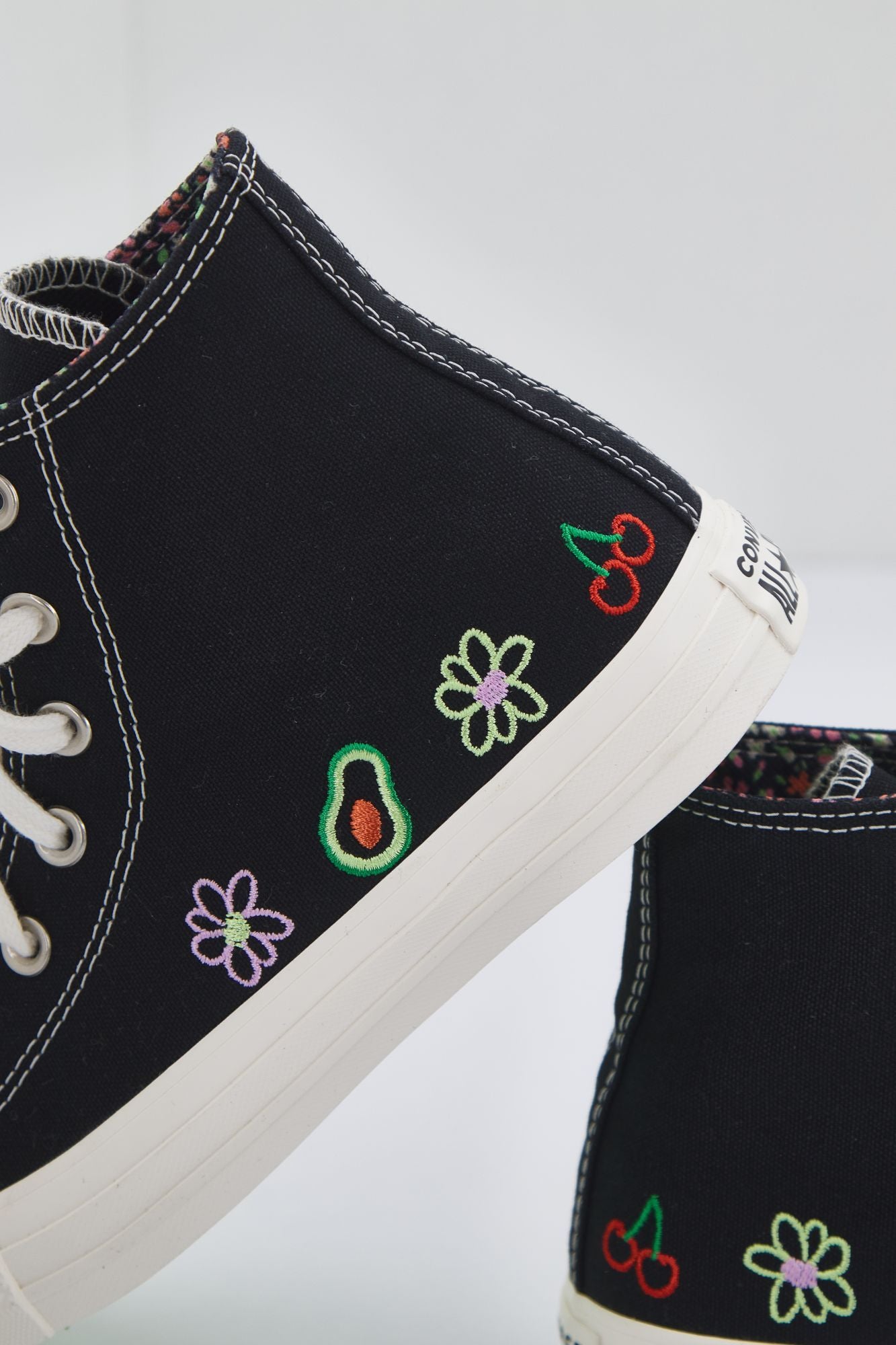 CONVERSE CHUCK TAYLOR ALL STAR HI en color NEGRO (4)