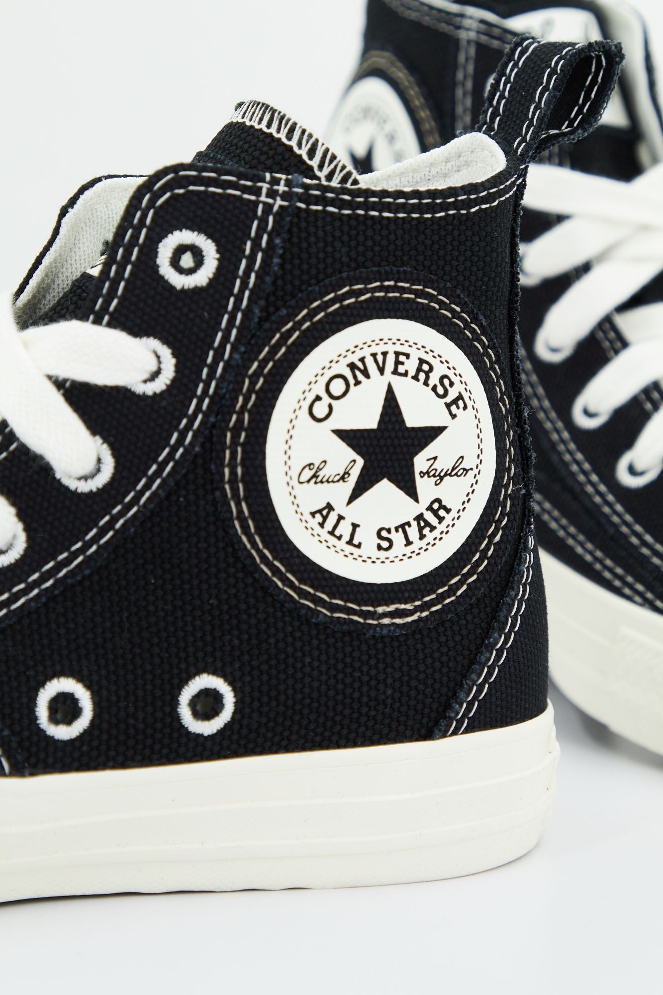 CONVERSE CHUCK TAYLOR ALL STAR HI en color NEGRO (4)