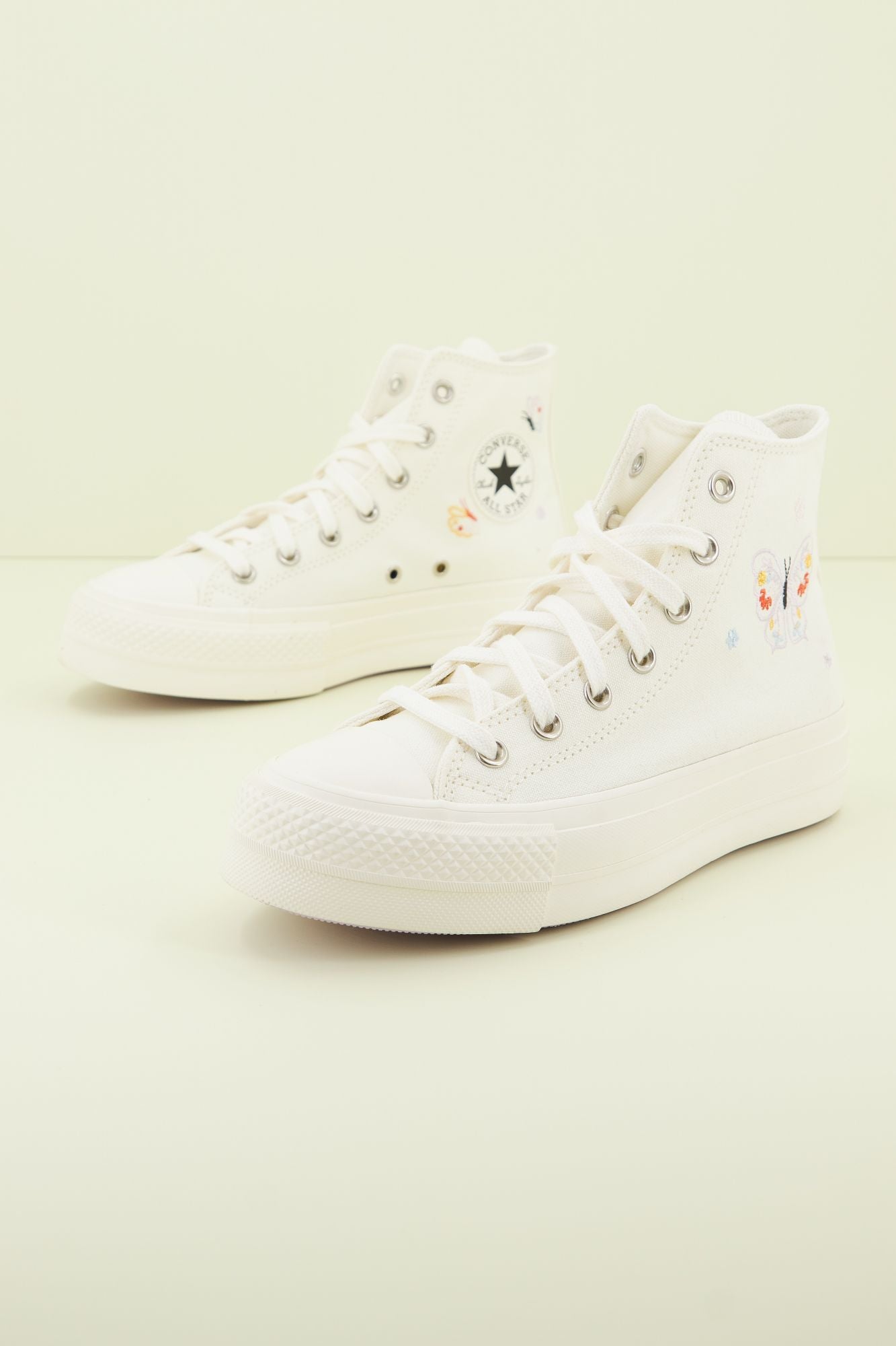 CONVERSE CHUCK TAYLOR ALL STAR LIFT HI en color BLANCO (2)