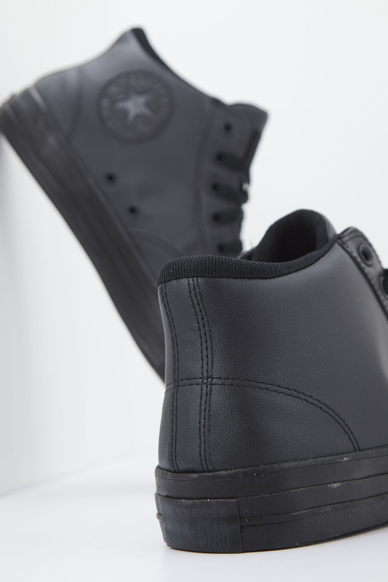 CONVERSE A01715C CHUCK TAYLOR ALL STAR en color NEGRO (4)