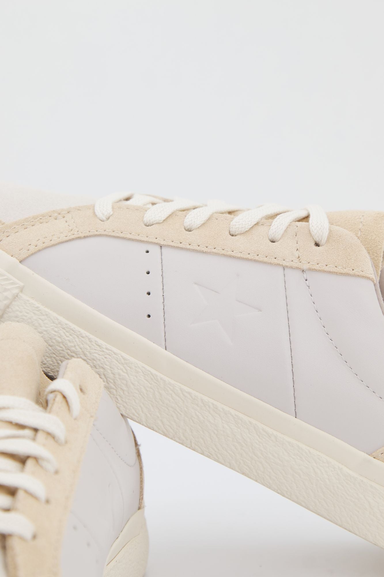 CONVERSE ONE STAR PRO OX en color BLANCO (3)