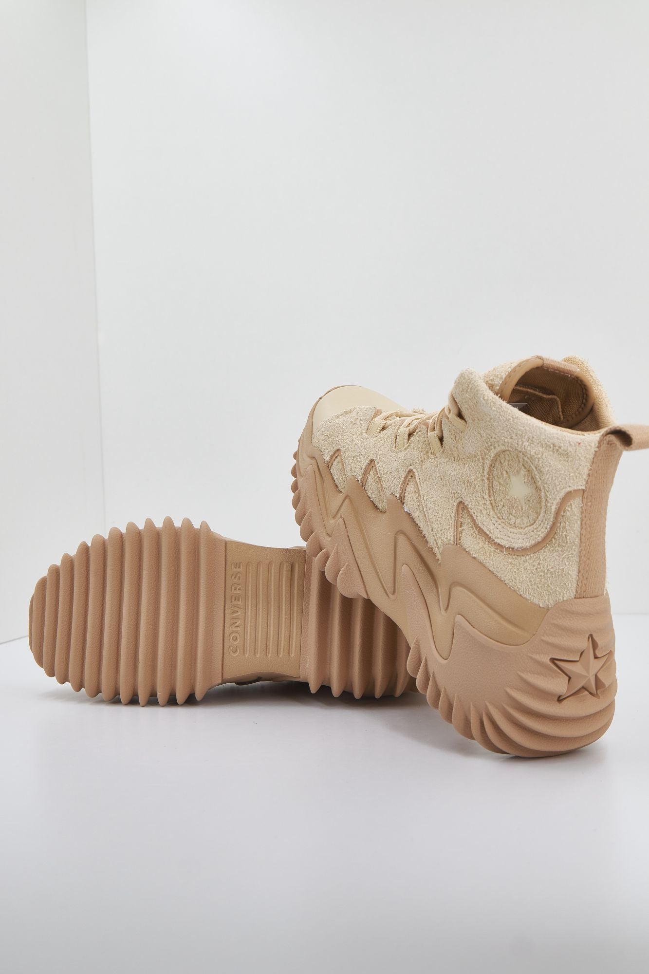 CONVERSE RUN STAR MOTION CX HI en color MARRON CLARO (3)