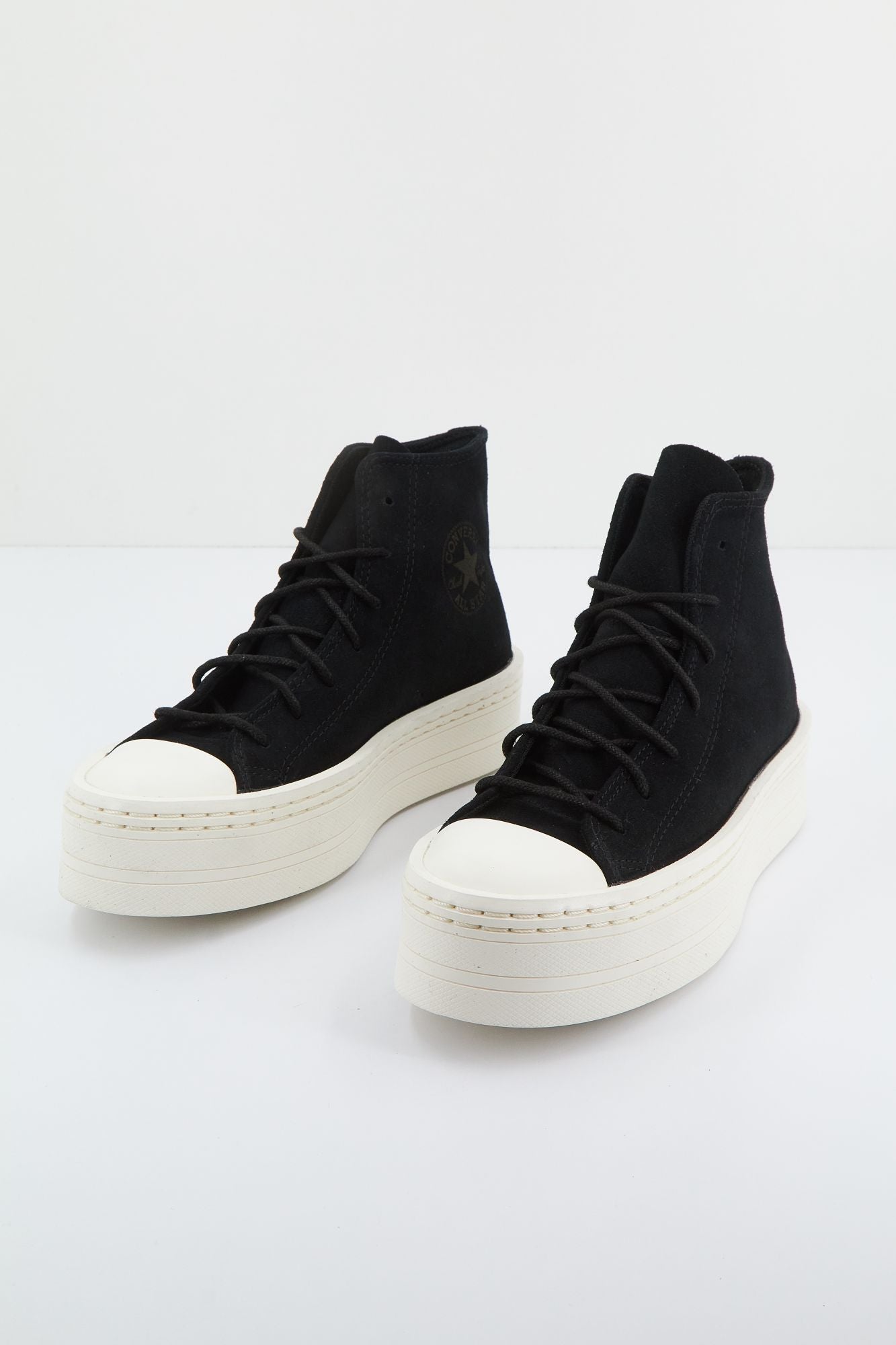 CONVERSE  CHUCK TAYLOR ALL STAR MODERN LIFT PLATFORM MONO SUEDE en color NEGRO (2)