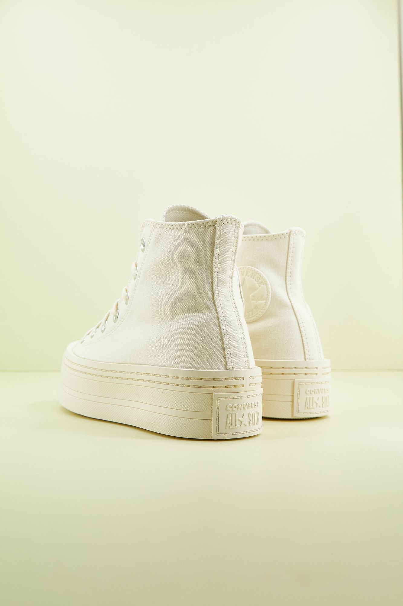 CONVERSE CHUCK TAYLOR ALL STAR MODERN LIFT PLATFORM CANVAS en color BLANCO (2)