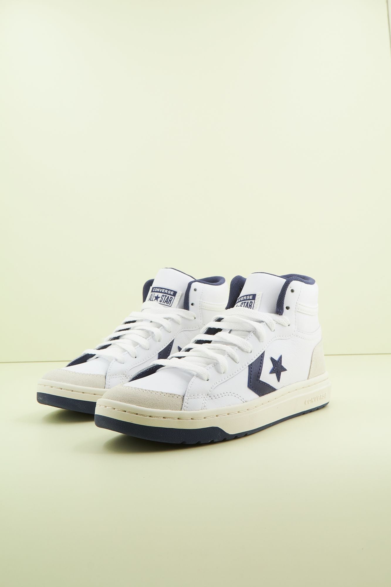 CONVERSE PRO BLAZE CLASSIC MID en color BLANCO (4)