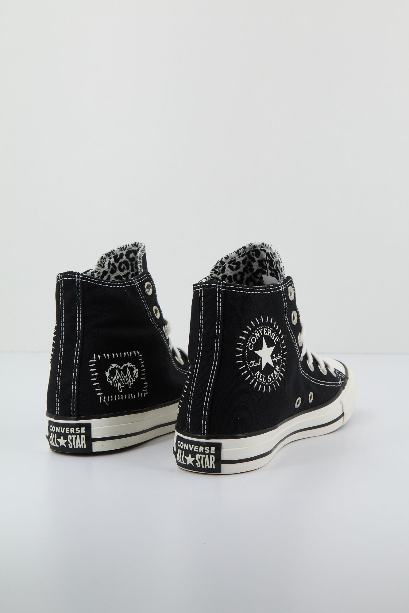 CONVERSE CHUCK TAYLOR ALL STAR HI en color NEGRO (3)