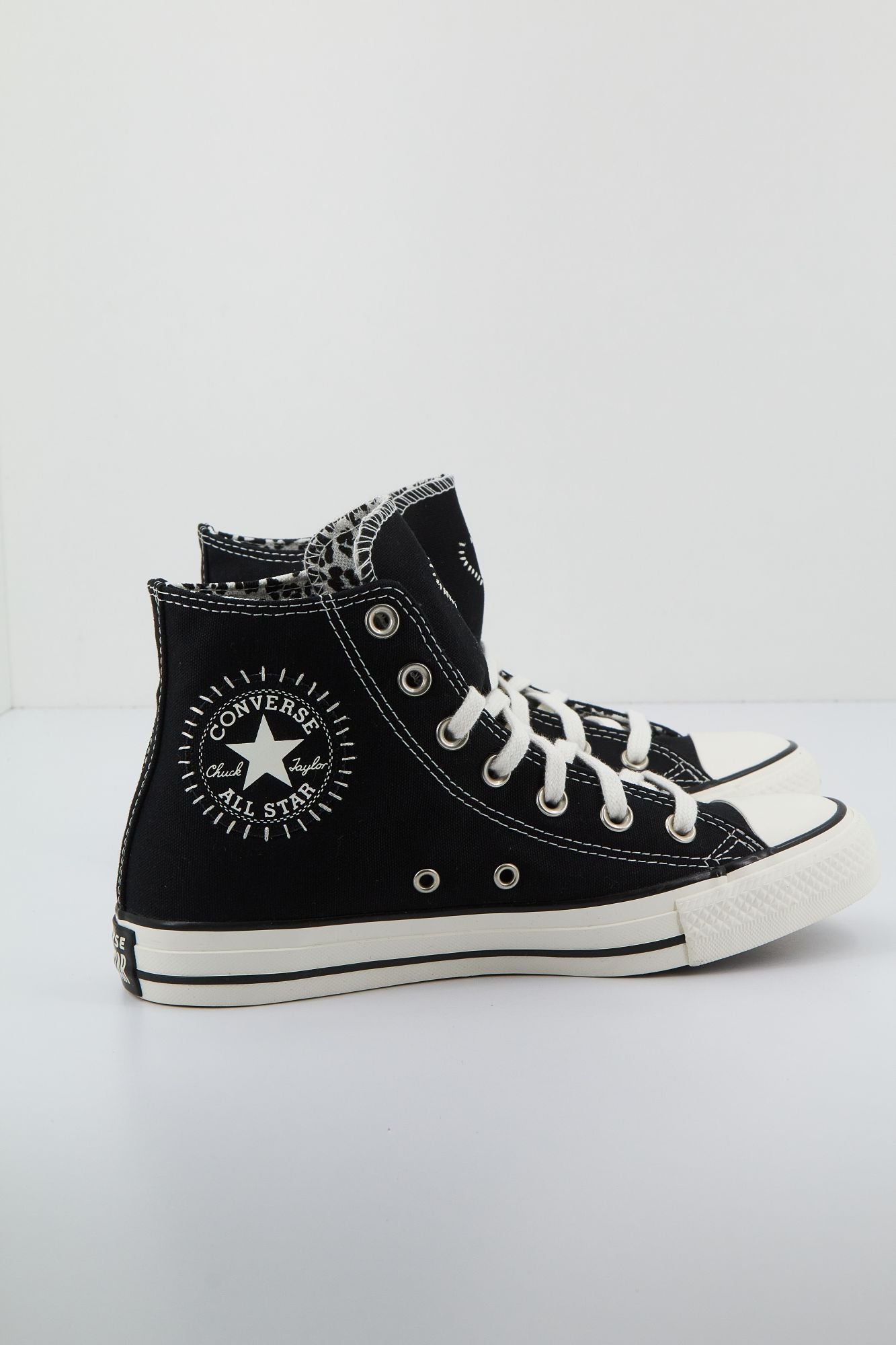 CONVERSE CHUCK TAYLOR ALL STAR HI en color NEGRO (4)