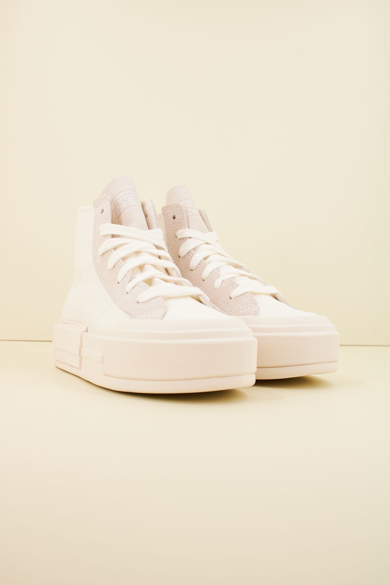 CONVERSE CHUCK TAYLOR ALL STAR CRUISE HI en color BLANCO (2)