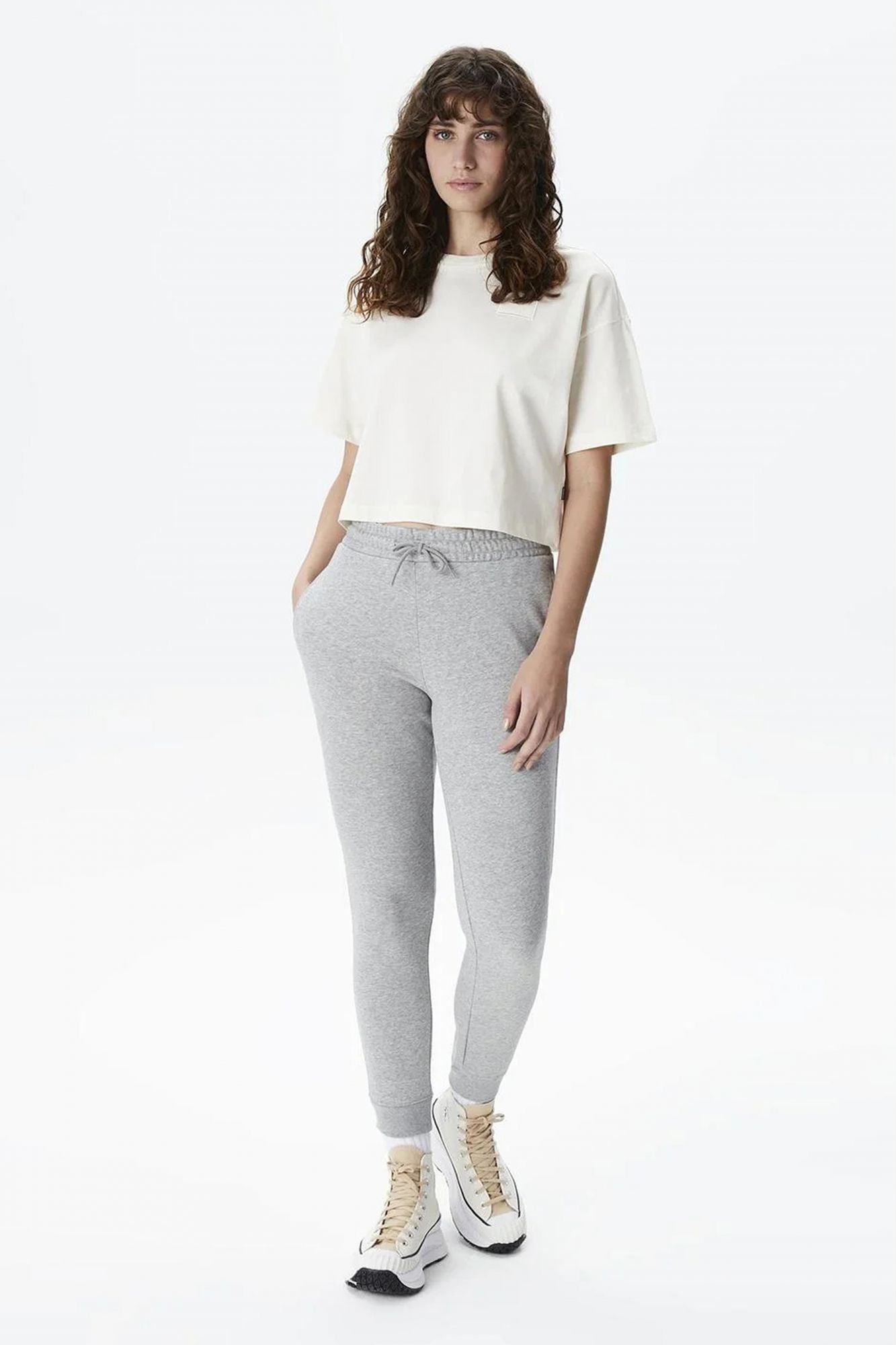 CONVERSE CHUCK TAYLOR EMBRO BOXY T en color BLANCO (4)