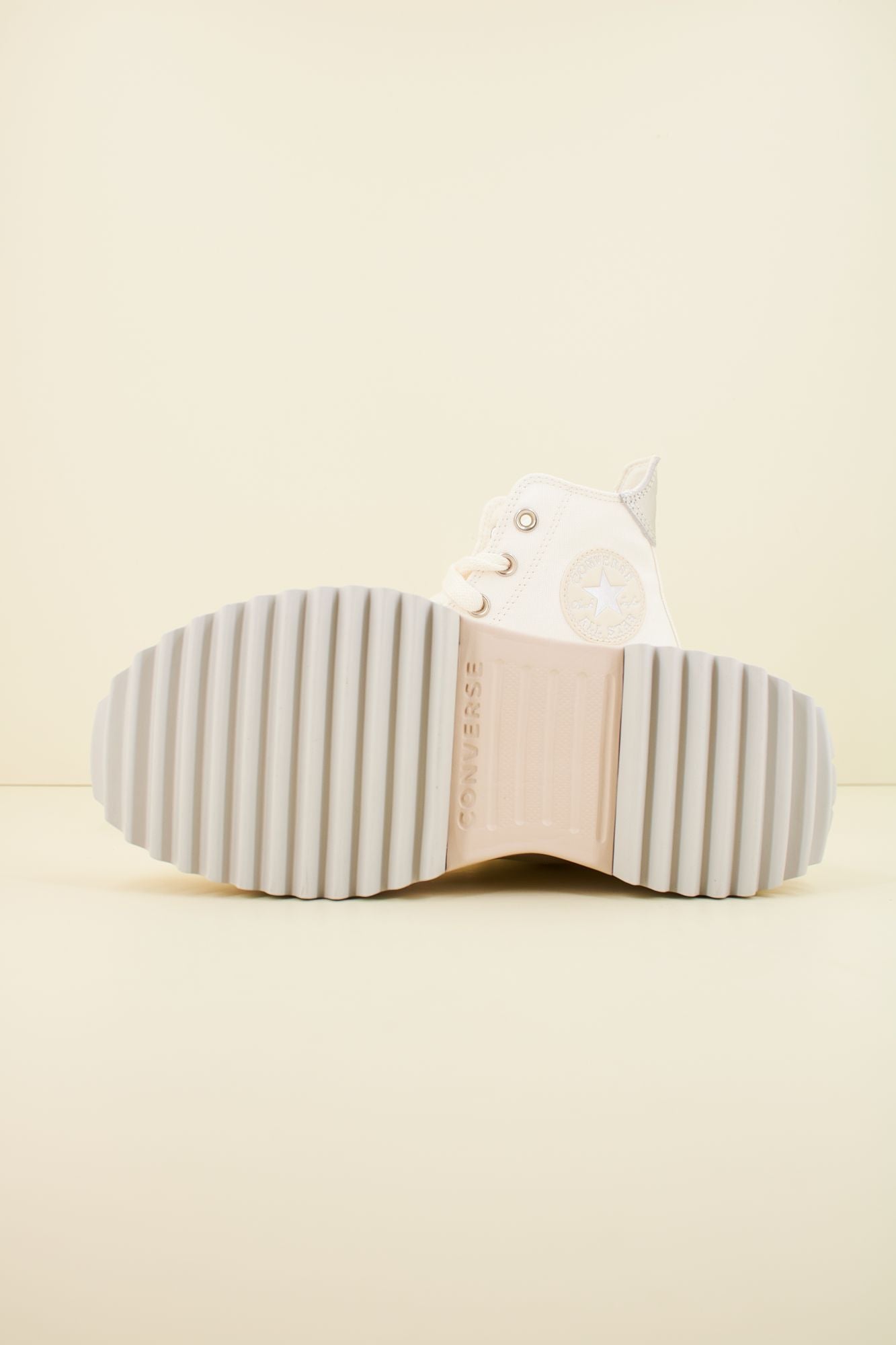 CONVERSE RUN STAR HIKE PLATFORM METALLIC en color BLANCO (4)