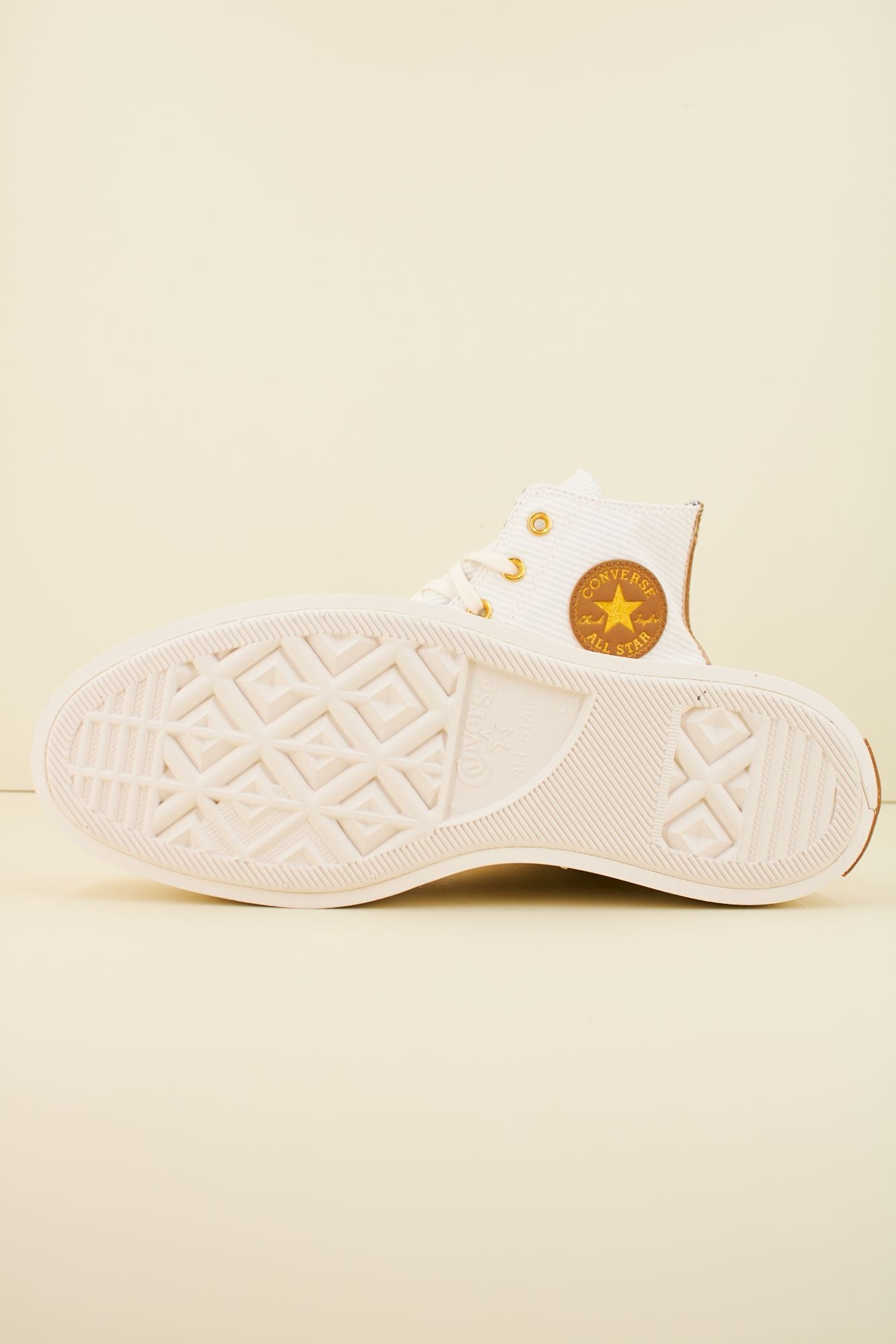 CONVERSE CHUCK TAYLOR ALL STAR MODERN LIFT HI en color BLANCO (4)