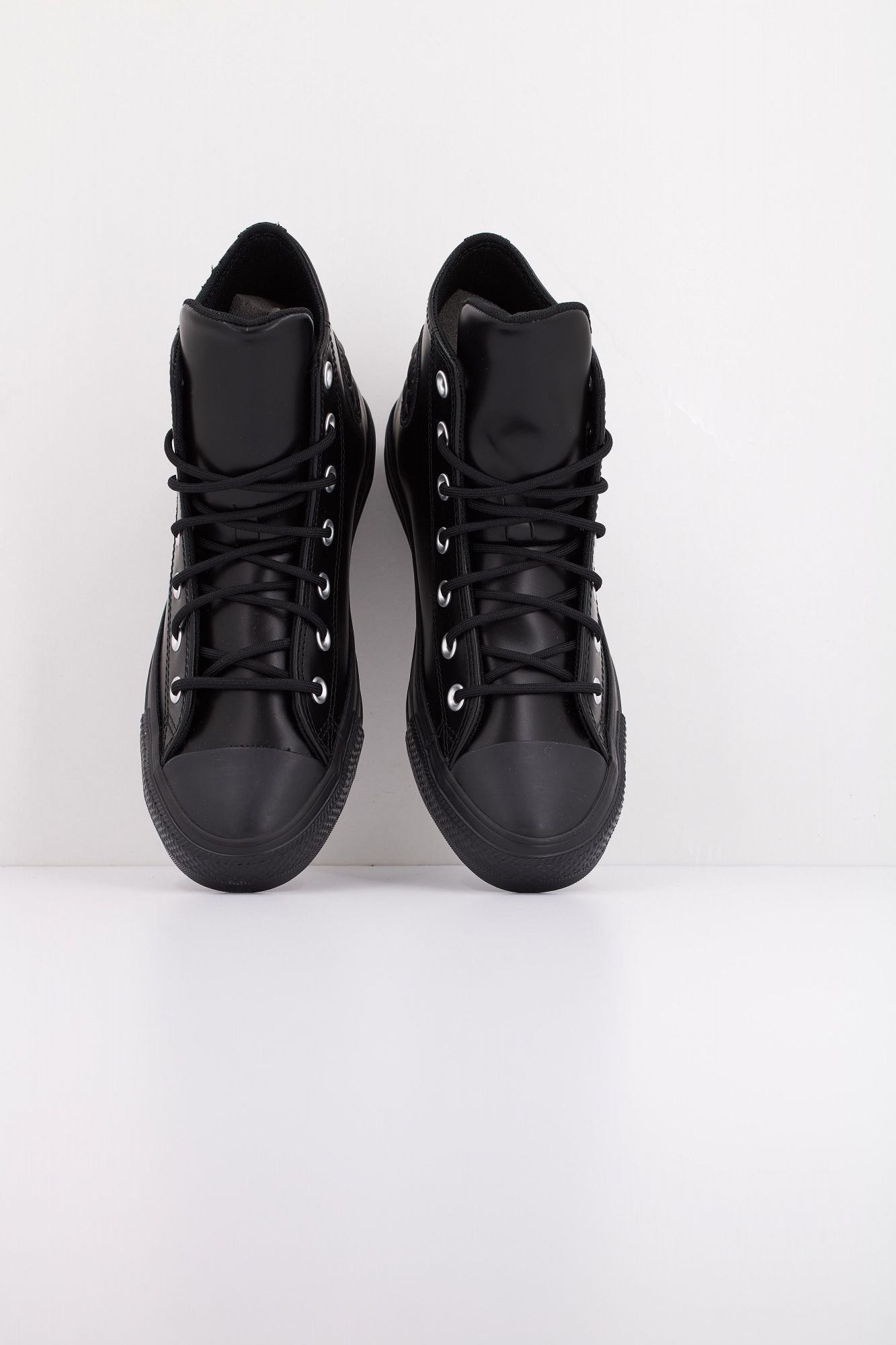 CONVERSE  CHUCK TAYLOR ALL STAR LEATHER en color NEGRO (3)