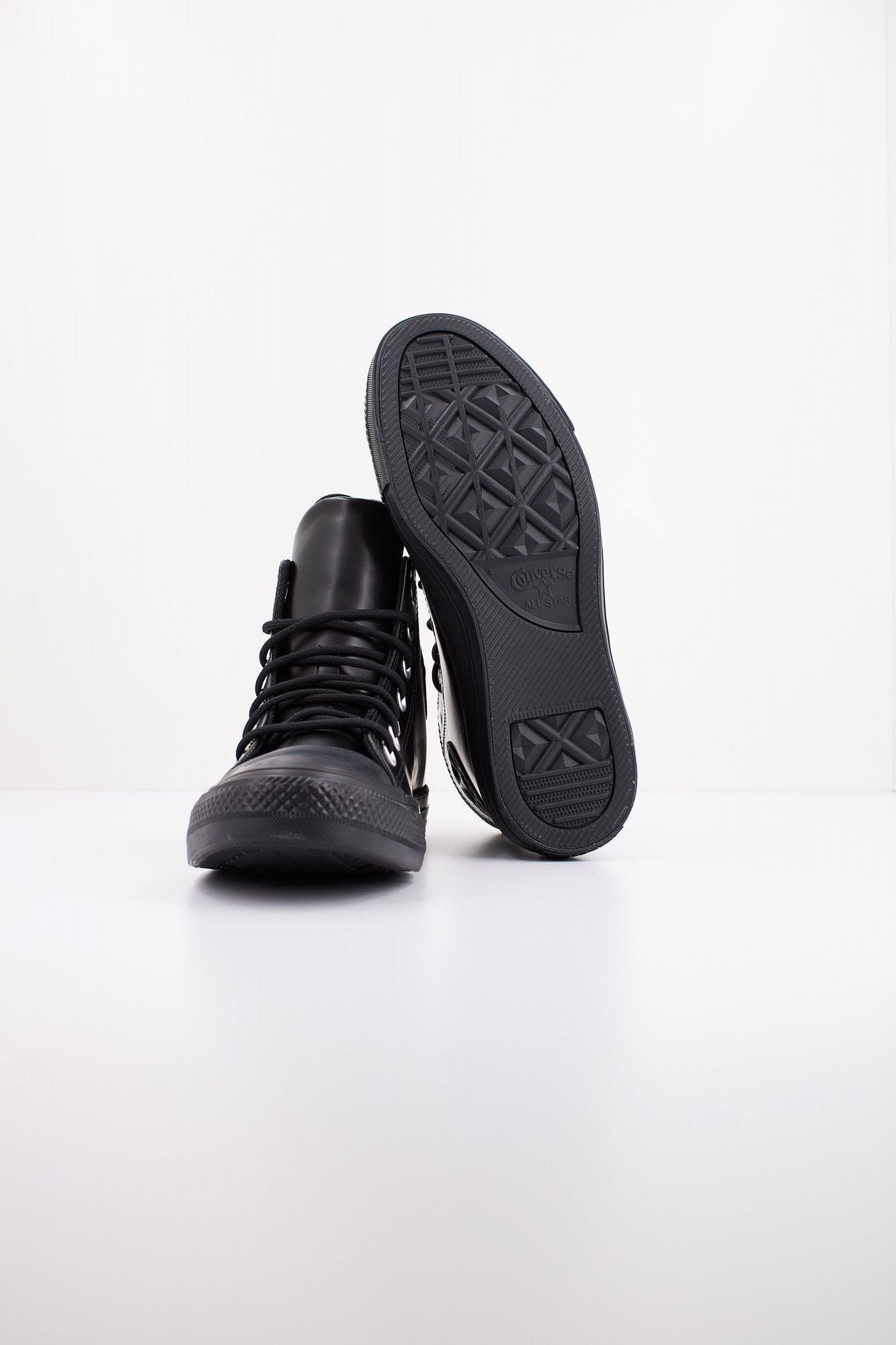 CONVERSE  CHUCK TAYLOR ALL STAR LEATHER en color NEGRO (5)